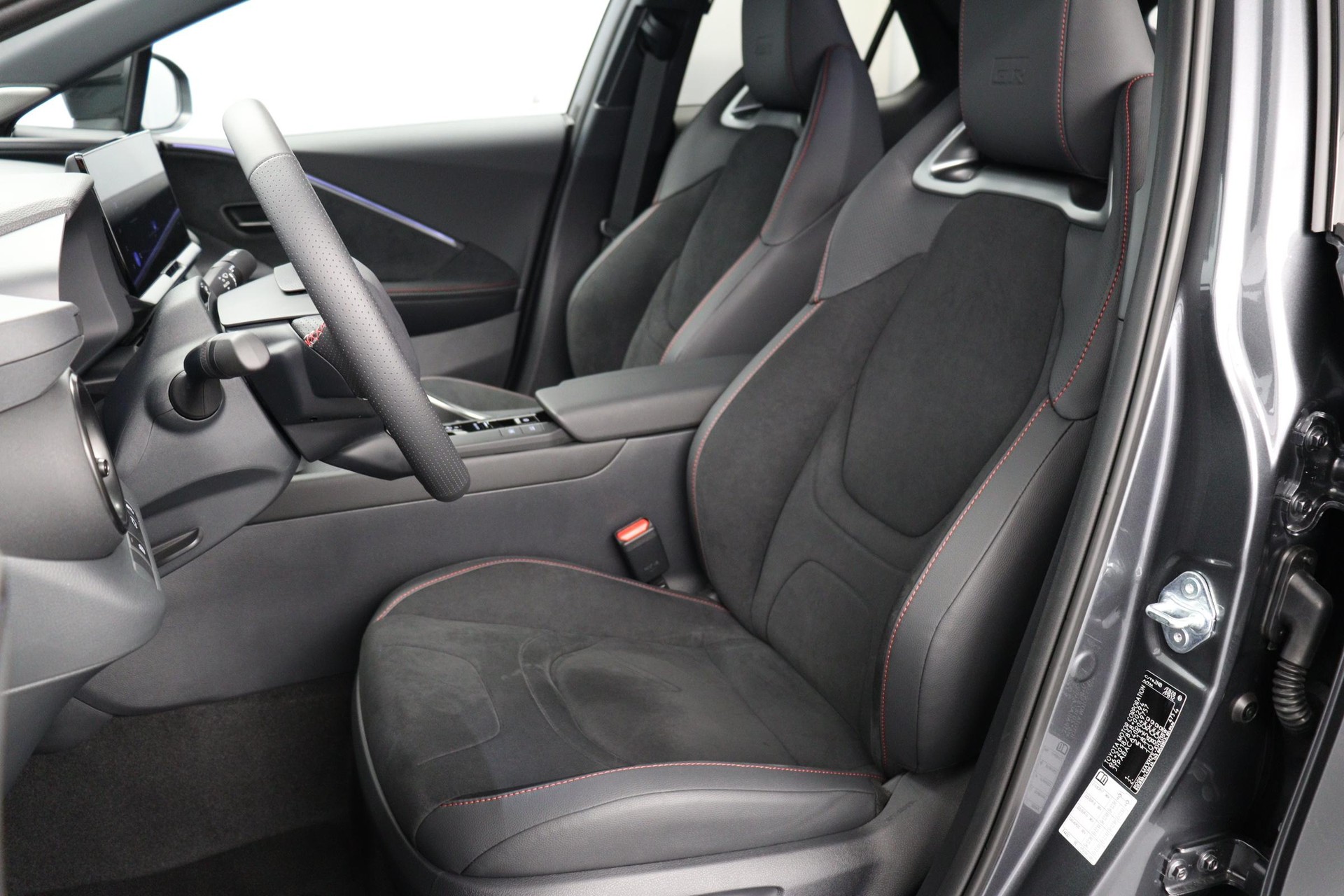 TOYOTA C-HR 2.0 PHEV GR Sport Premiere-image-2