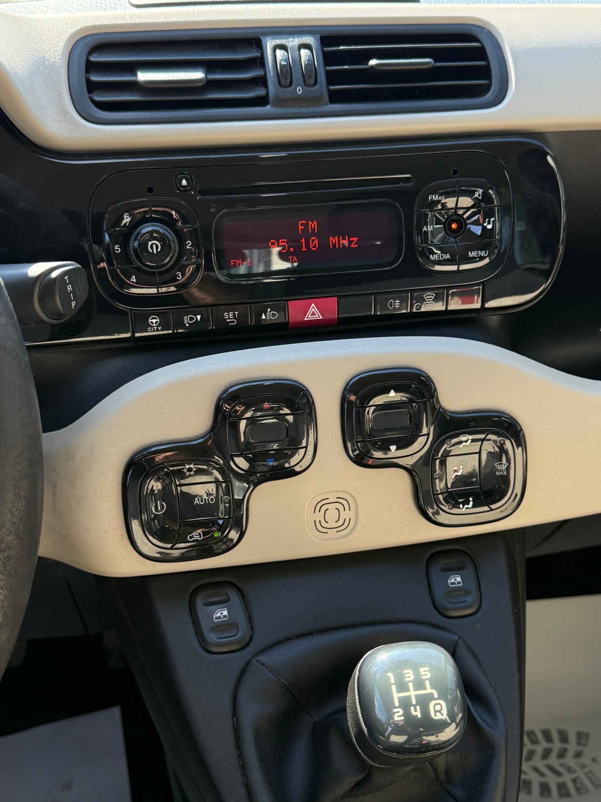 FIAT Panda 1.2 Lounge-image-6