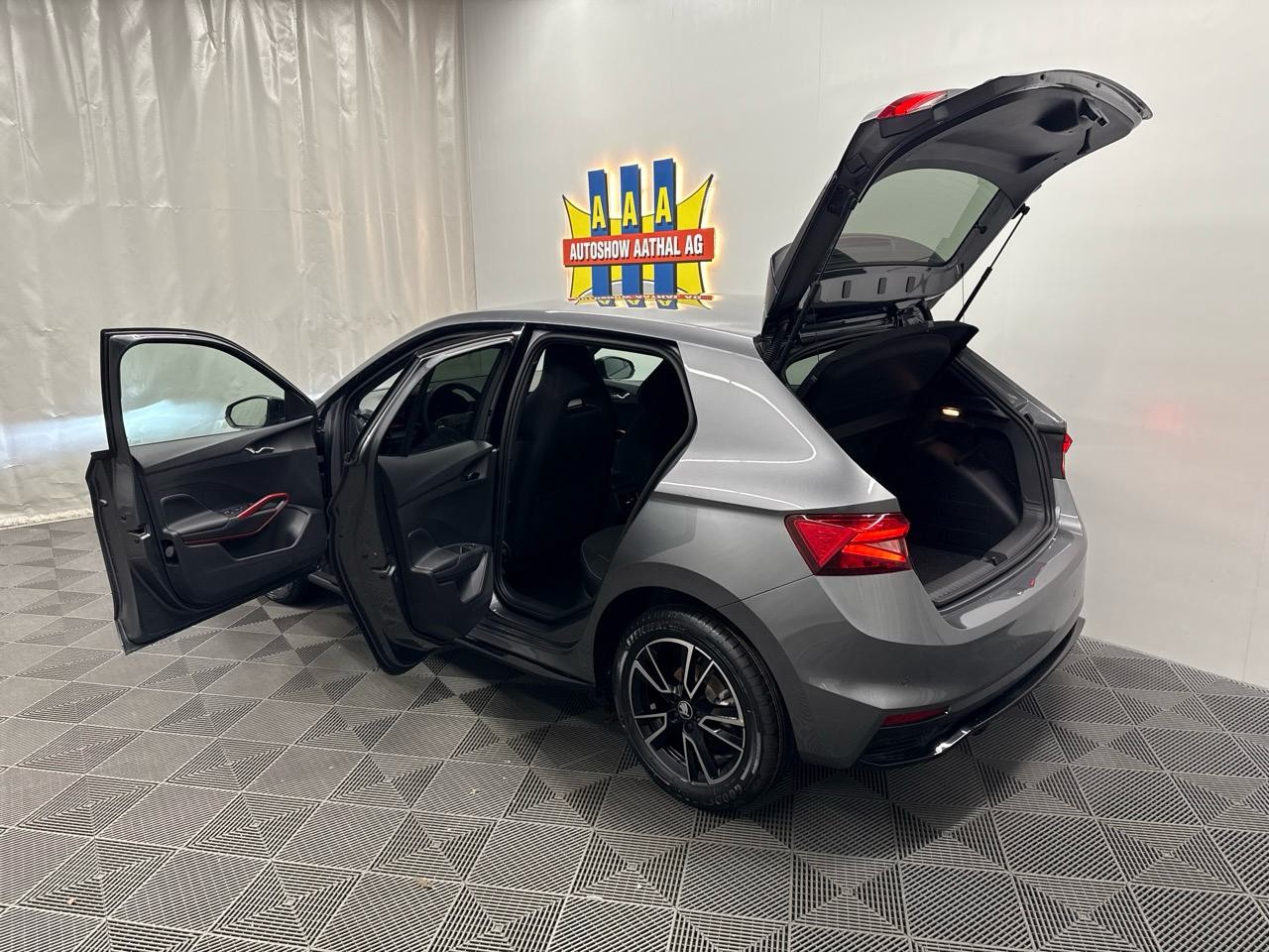 SKODA Fabia 1.0 TSI Monte Carlo DSG-image-9