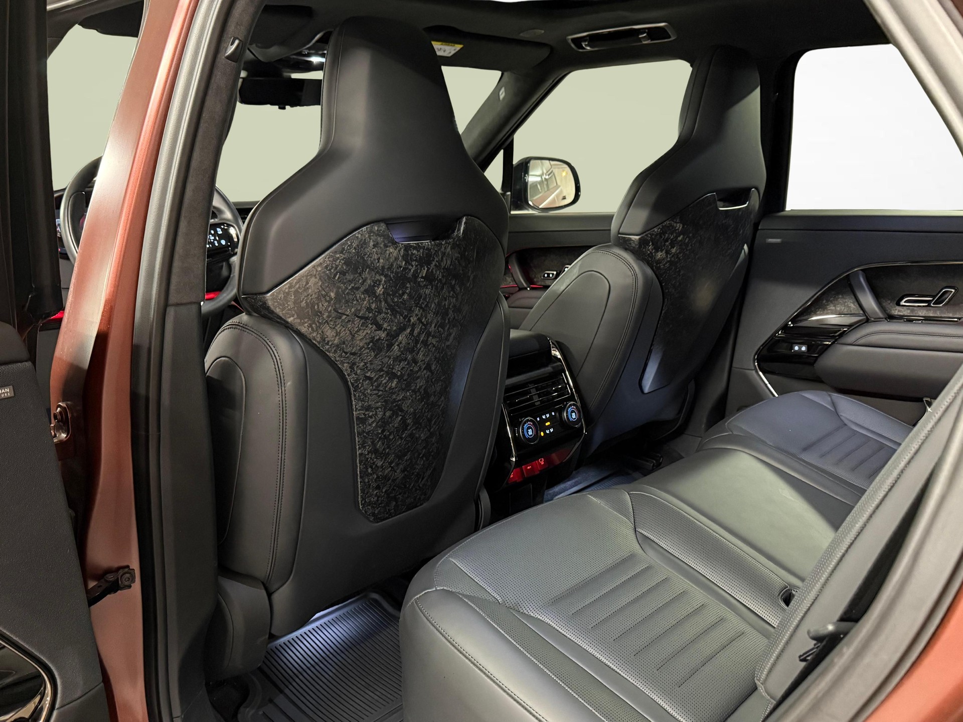 LAND ROVER Range Rover Sport 4.4 V8 SV Edition Two-image-16