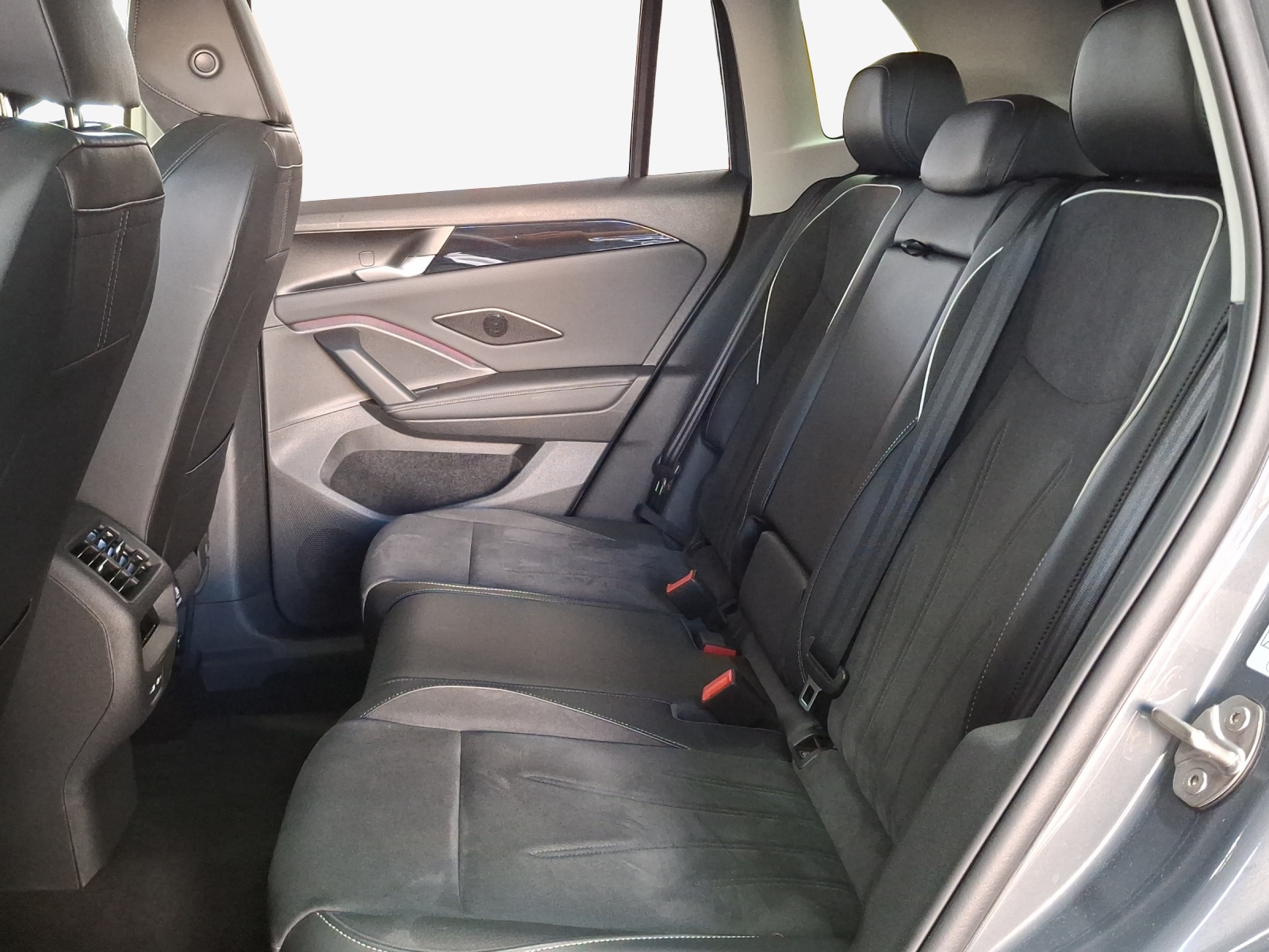VW Tiguan 2.0 TSI DSG Elegance 4Motion-image-11