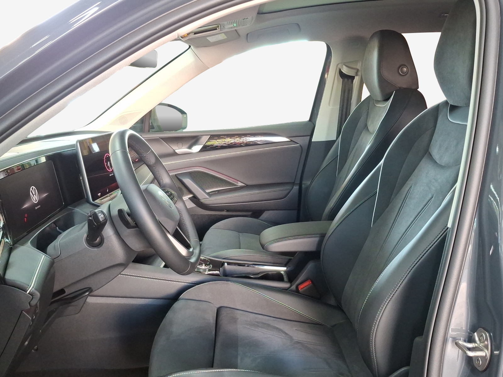 VW Tiguan 2.0 TSI DSG Elegance 4Motion-image-7