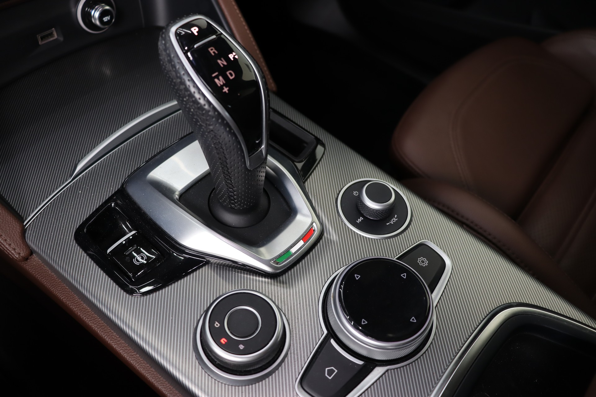 ALFA ROMEO Stelvio 2.0 Veloce Q4 Automatic-image-19