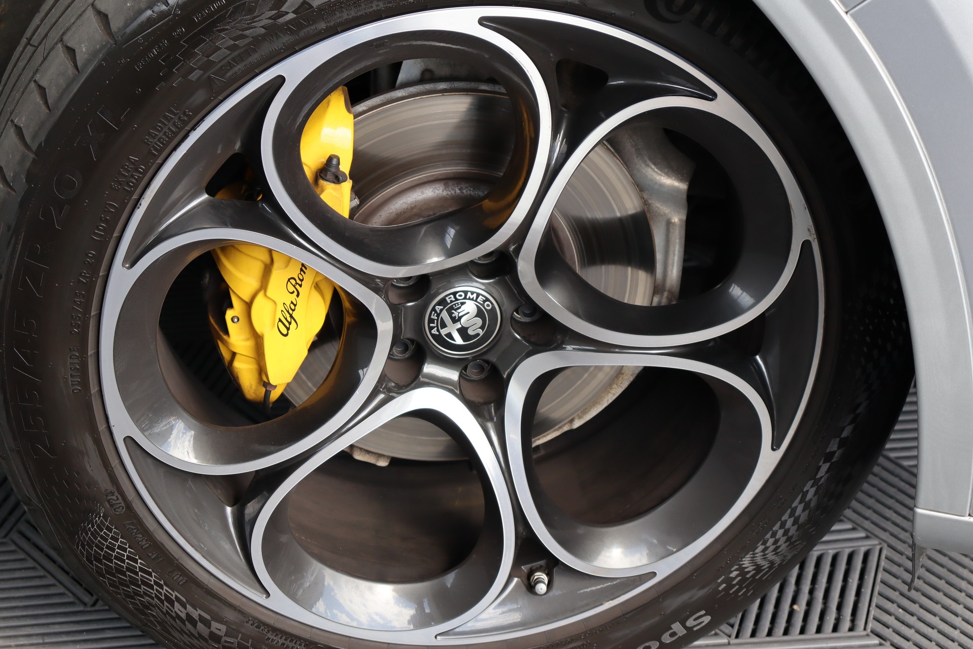 ALFA ROMEO Stelvio 2.0 Veloce Q4 Automatic-image-6