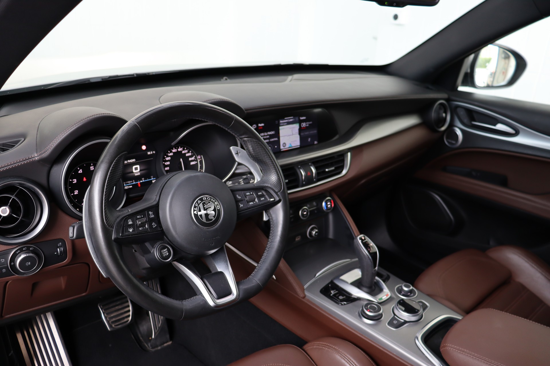 ALFA ROMEO Stelvio 2.0 Veloce Q4 Automatic-image-9