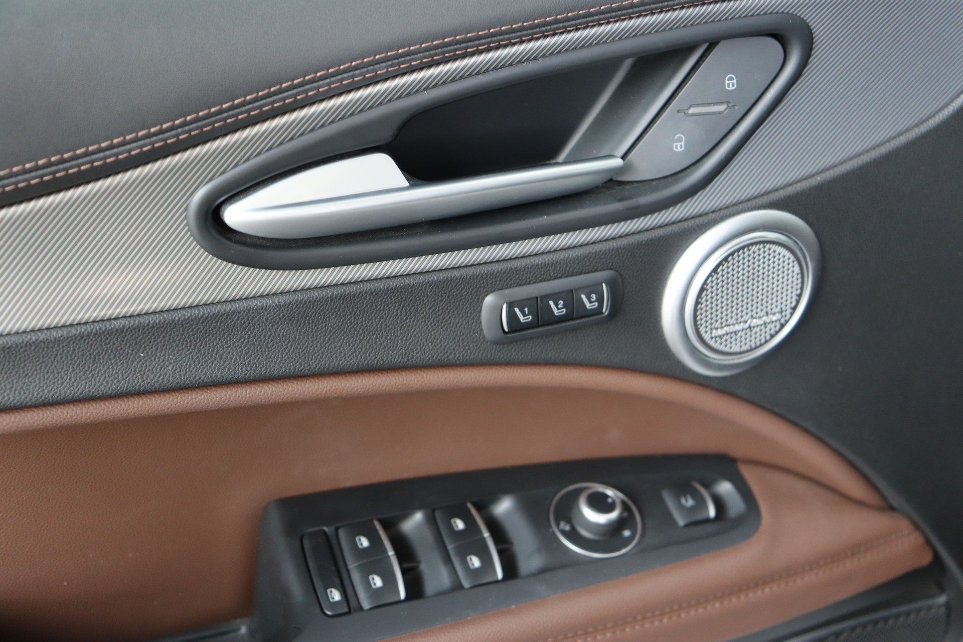 ALFA ROMEO Stelvio 2.0 Veloce Q4 Automatic-image-14