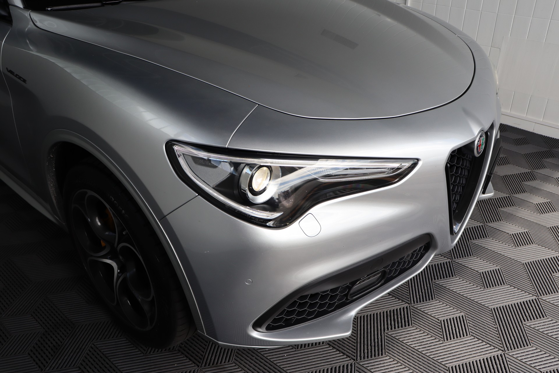 ALFA ROMEO Stelvio 2.0 Veloce Q4 Automatic-image-2