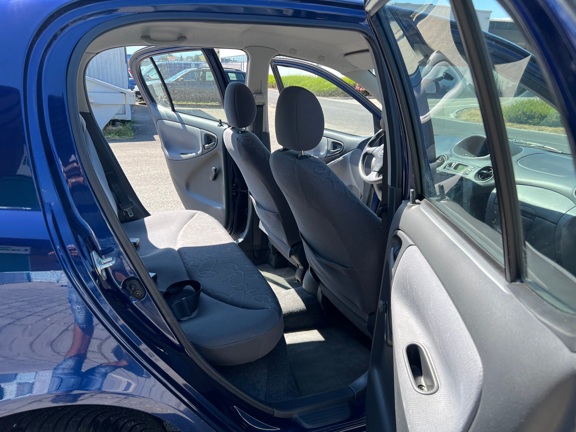 TOYOTA Yaris 1.3 Linea Sol-image-10