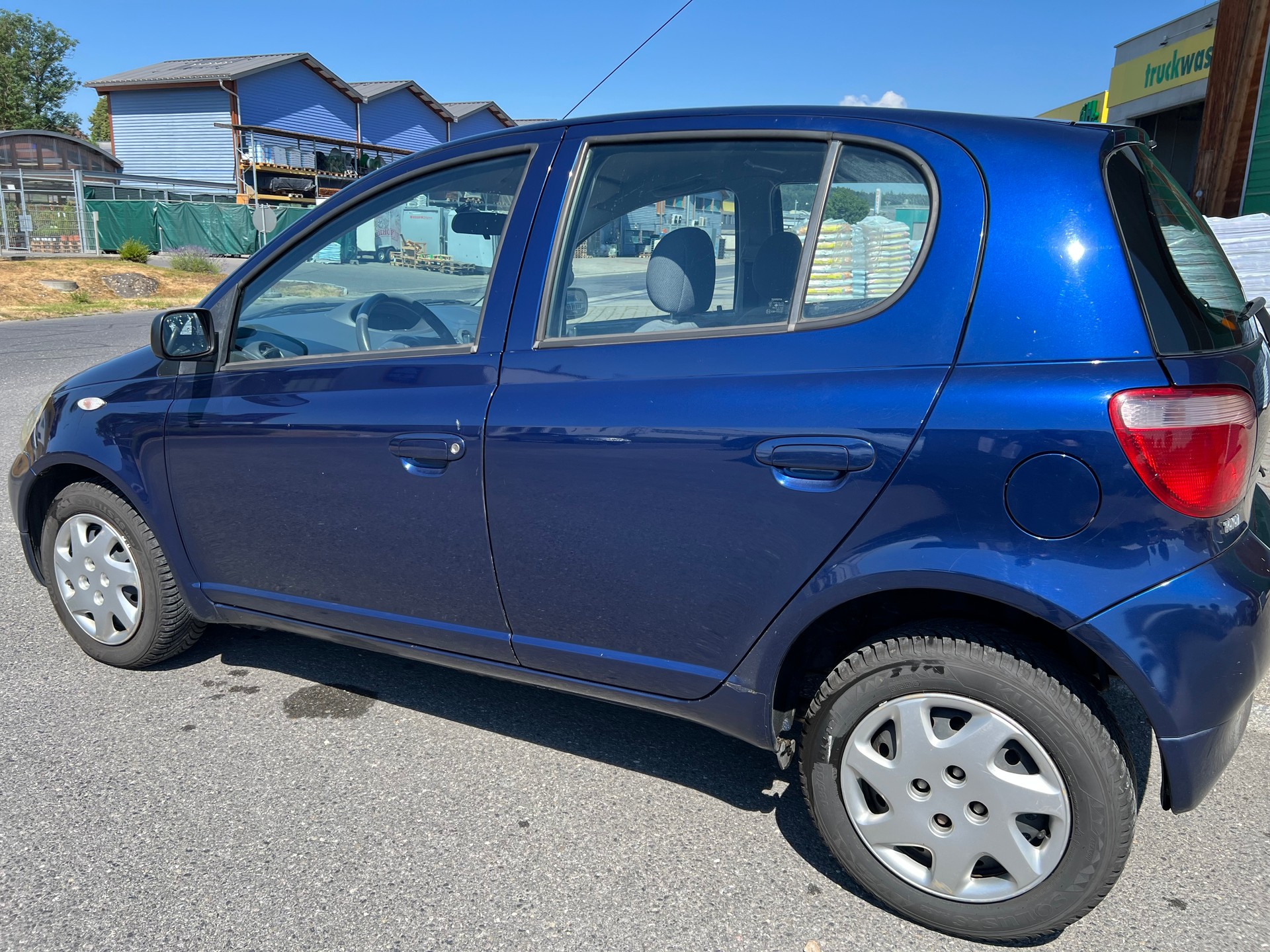 TOYOTA Yaris 1.3 Linea Sol-image-3