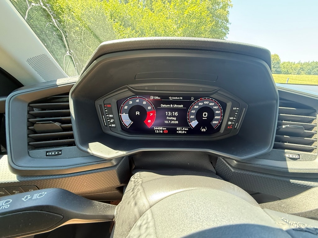 AUDI 1.0 30 TFSI Attraction S-Tronic-image-4