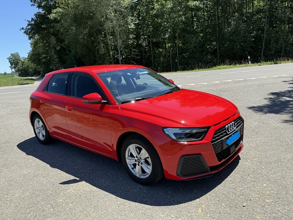 AUDI 1.0 30 TFSI Attraction S-Tronic-image-1