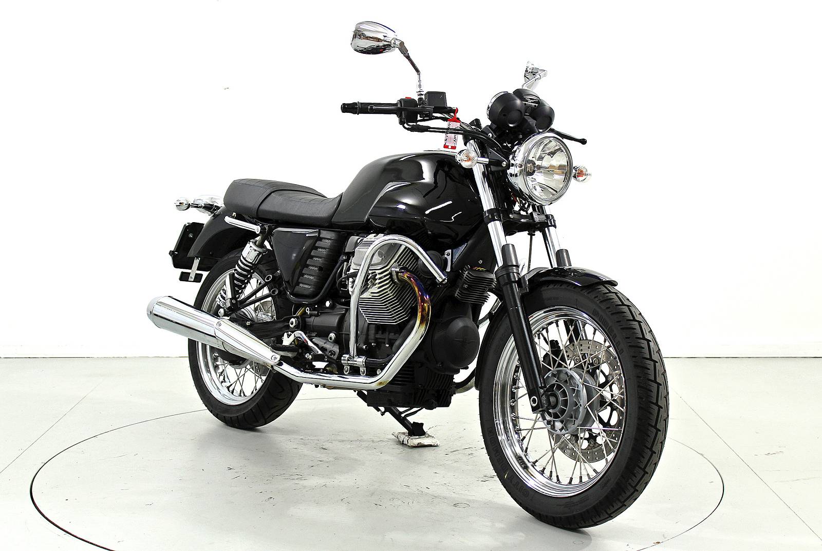 MOTO GUZZI V7 750 Classic-showroom-element-1