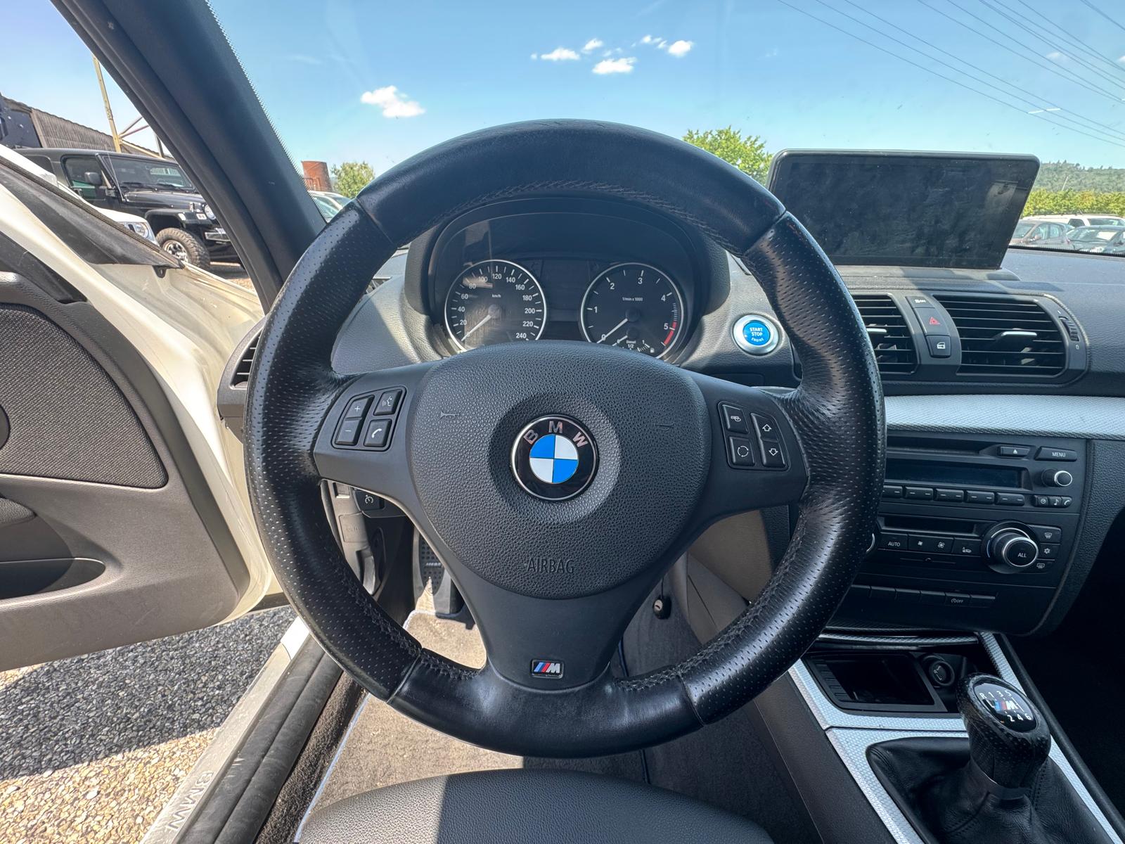 BMW 118d Dynamic Edition-image-6