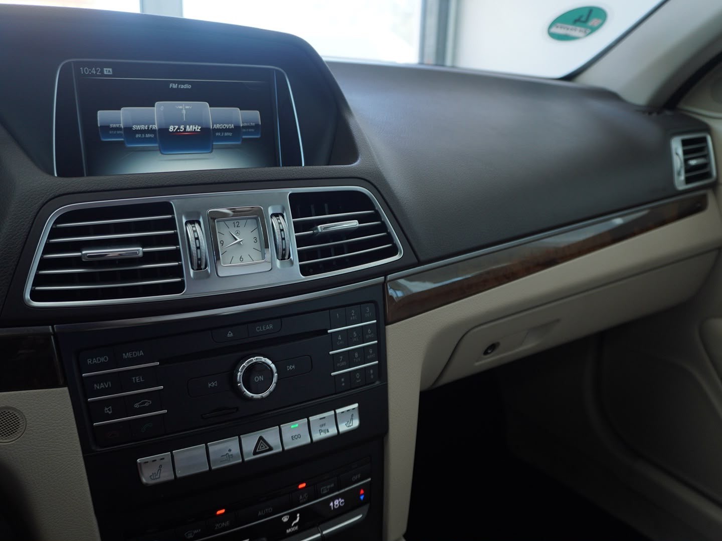 MERCEDES-BENZ E 250 7G-Tronic-image-6