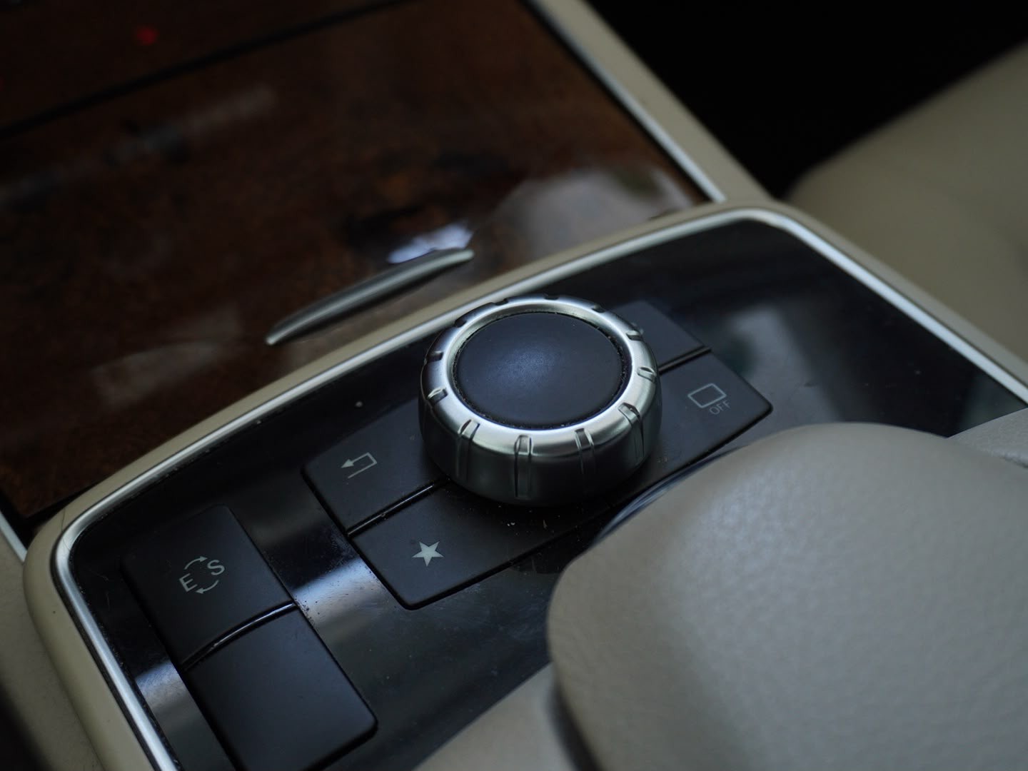 MERCEDES-BENZ E 250 7G-Tronic-image-8