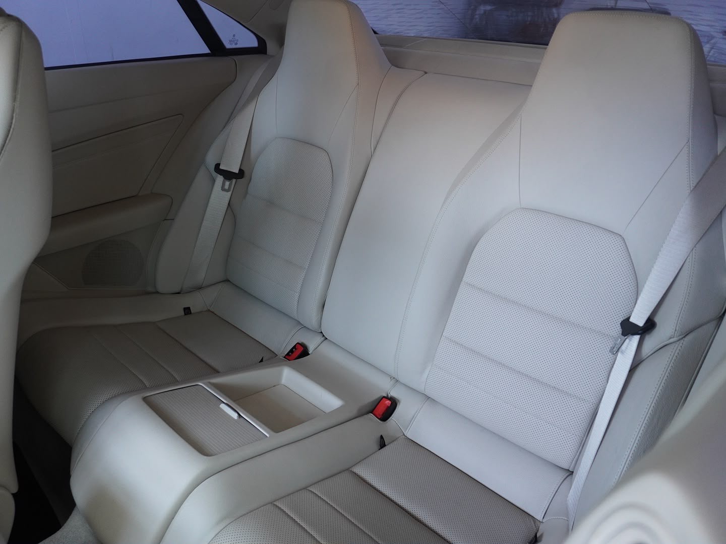 MERCEDES-BENZ E 250 7G-Tronic-image-4