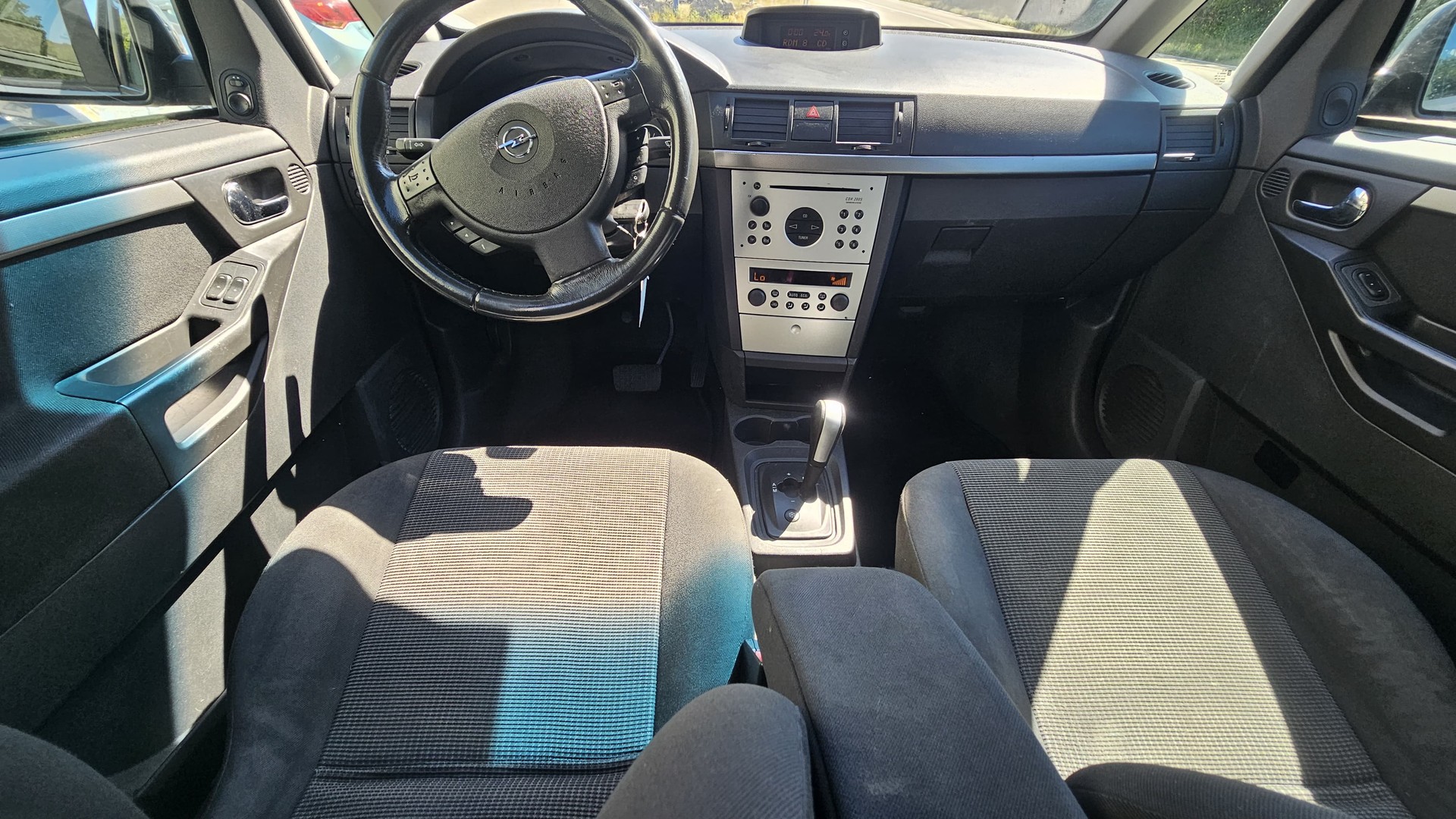 OPEL Meriva 1.8i 16V Cosmo-image-8