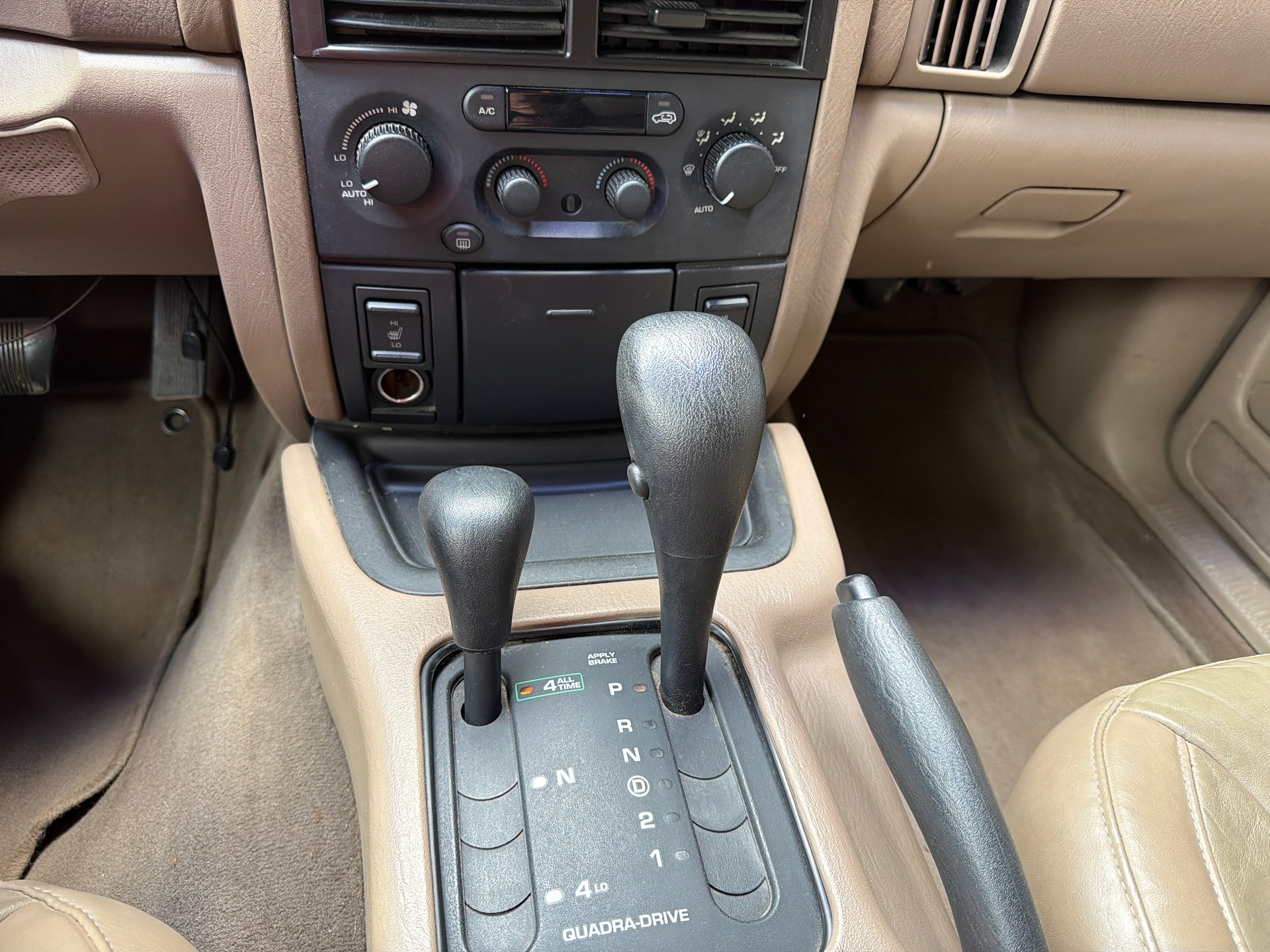 JEEP Grand Cherokee 4.7 Limited V8 Automatic-image-11
