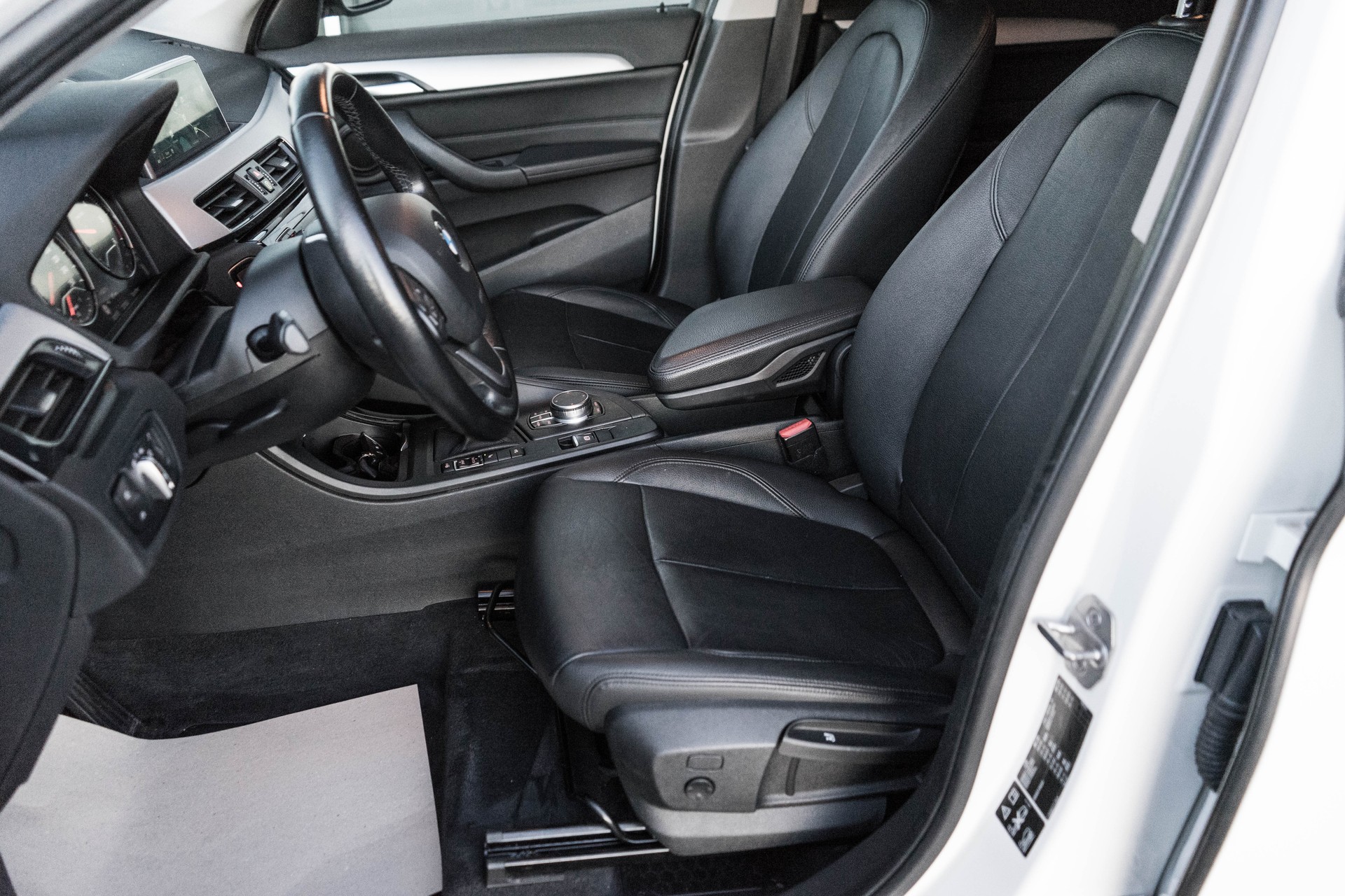 BMW X1 xDrive 18d Sport Line Steptronic-image-8