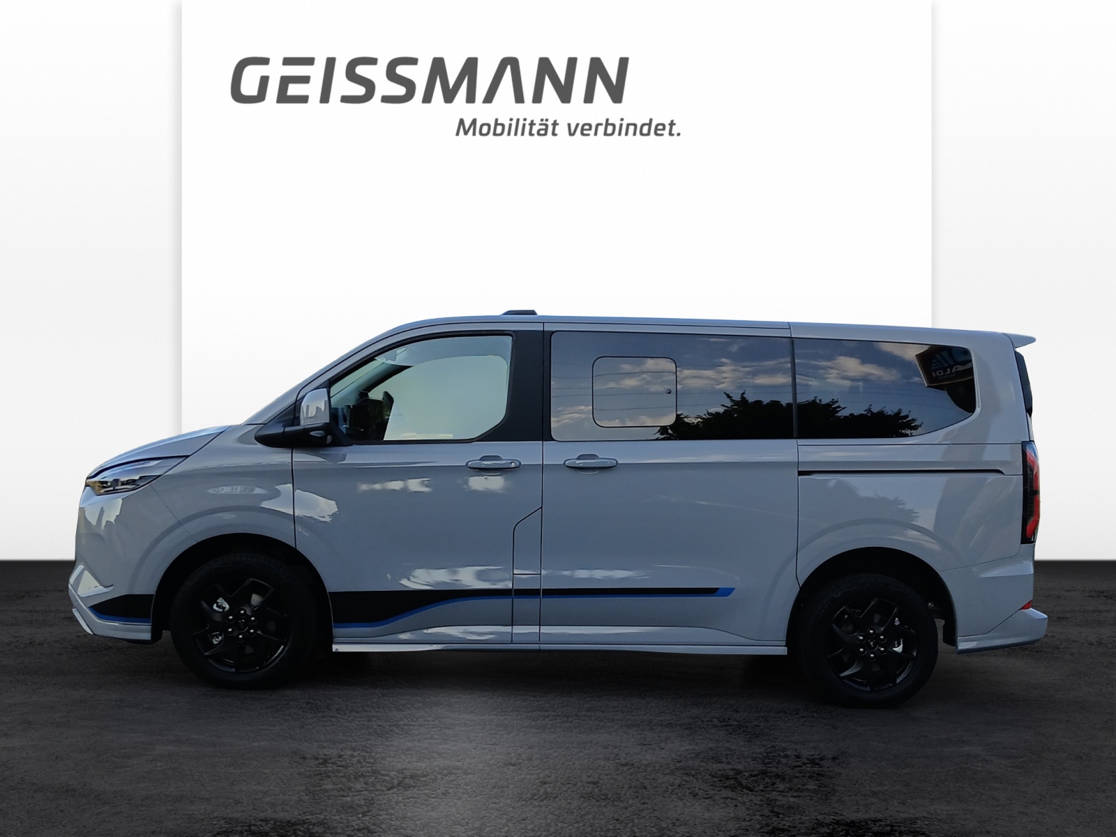 FORD Tourneo Custom Bus 340 L1 2.5 Duratec 233 Sport PHEV-showroom-element-1