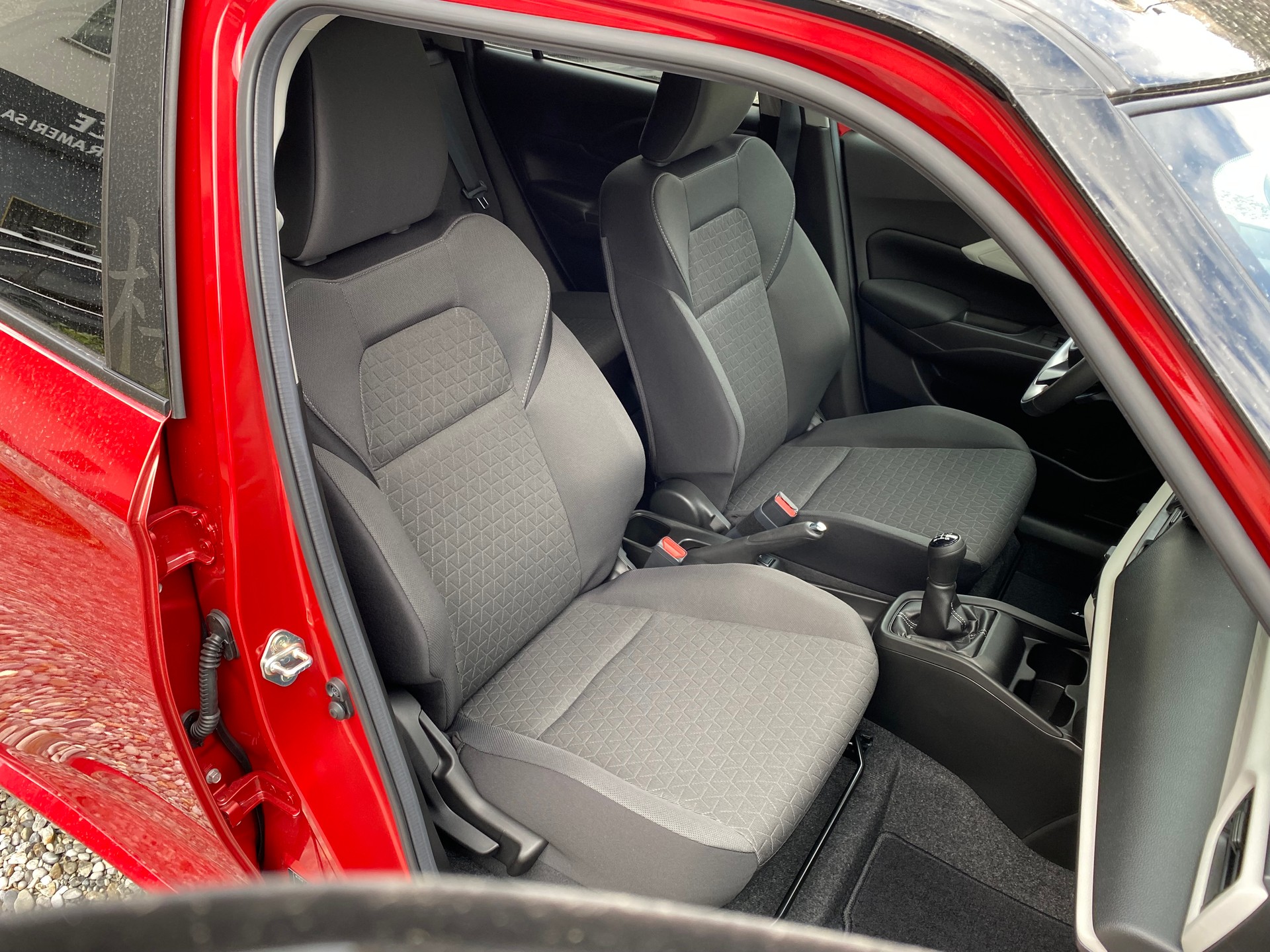 SUZUKI Swift 1.2 Sakura Hybrid 4x4-image-6