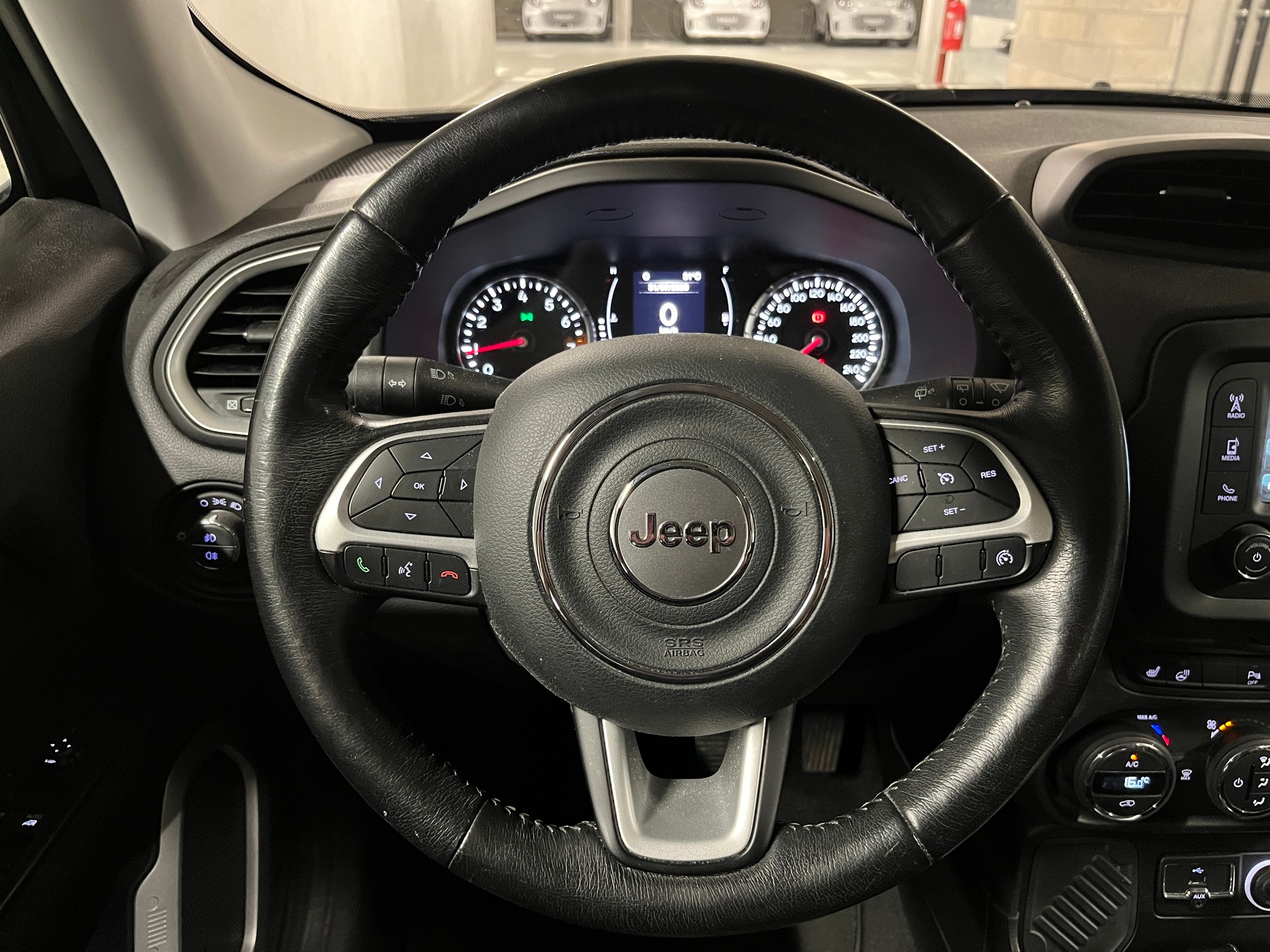 JEEP Renegade 1.4 Turbo Longitude-image-9