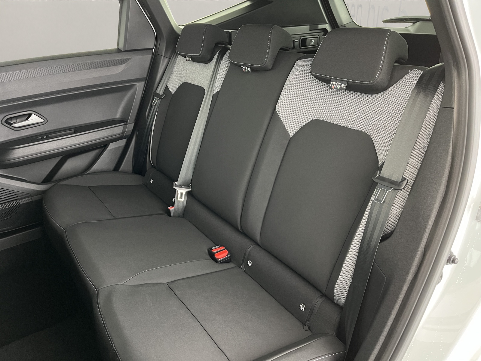 DACIA Bigster 1.2 Hybrid Journey 4WD-image-16