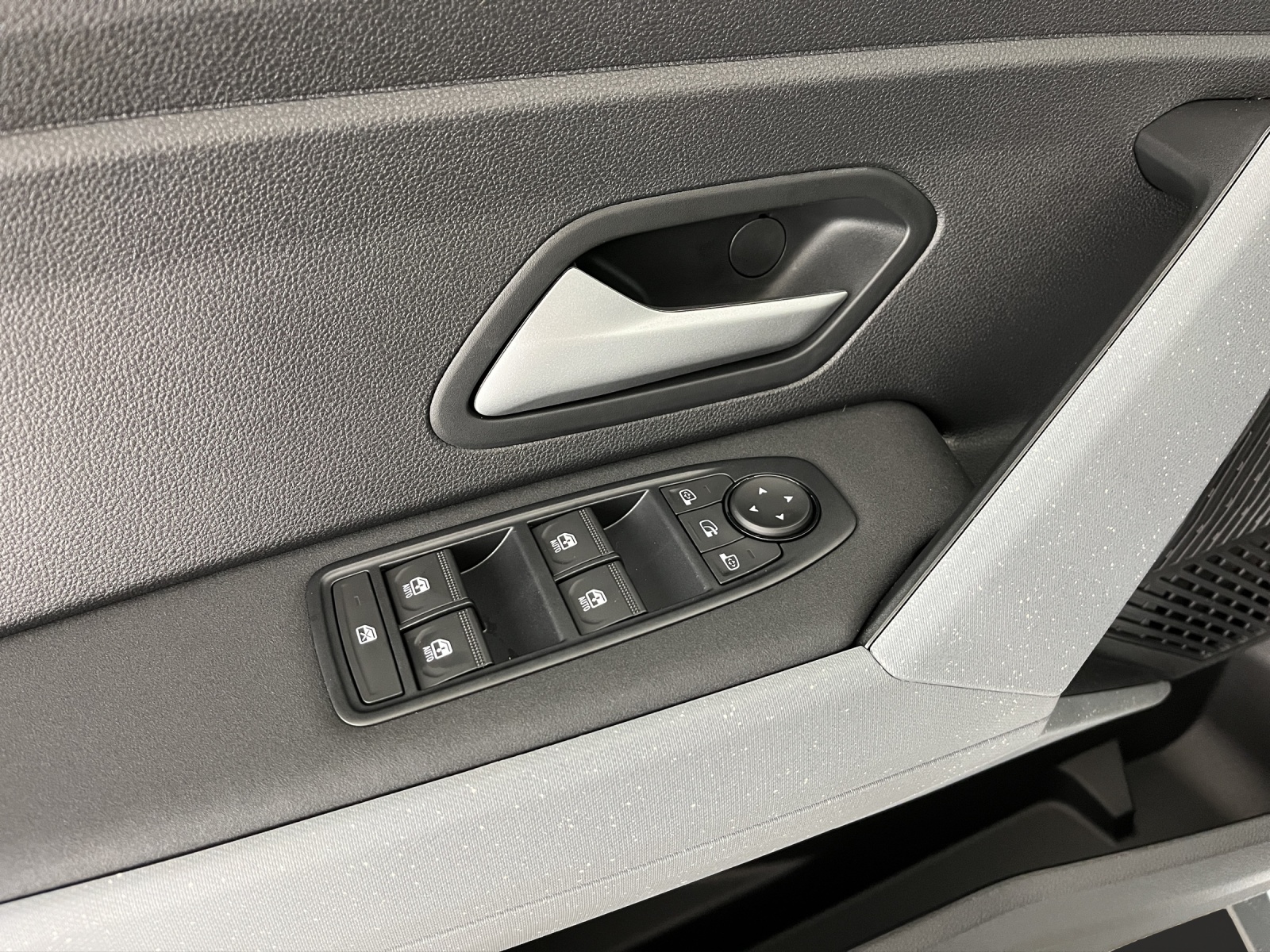 DACIA Bigster 1.2 Hybrid Journey 4WD-image-12