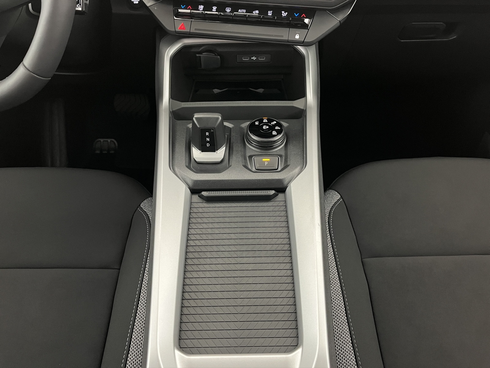 DACIA Bigster 1.2 Hybrid Journey 4WD-image-13