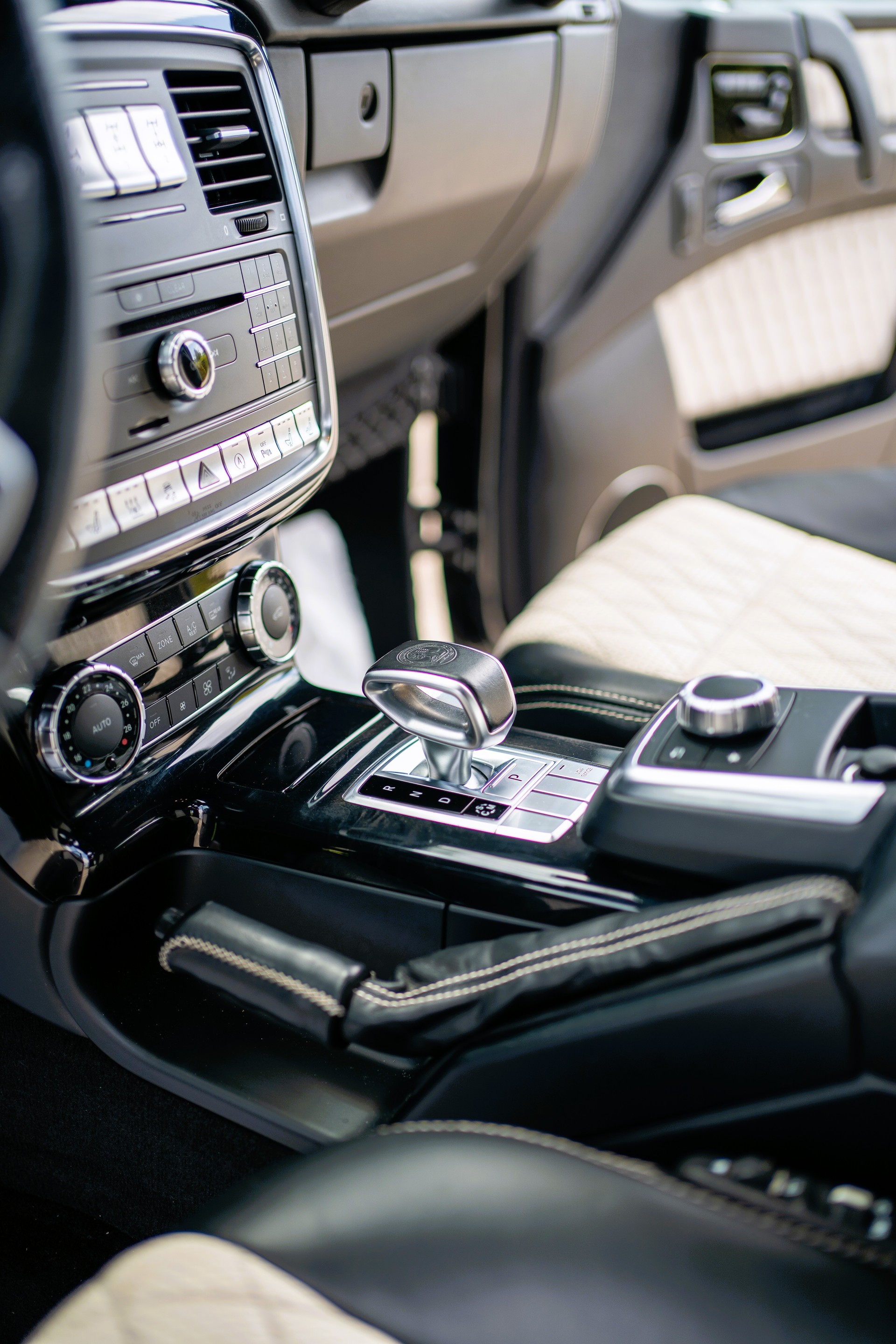MERCEDES-BENZ G 63 AMG Speedshift Plus 7G-Tronic-image-15