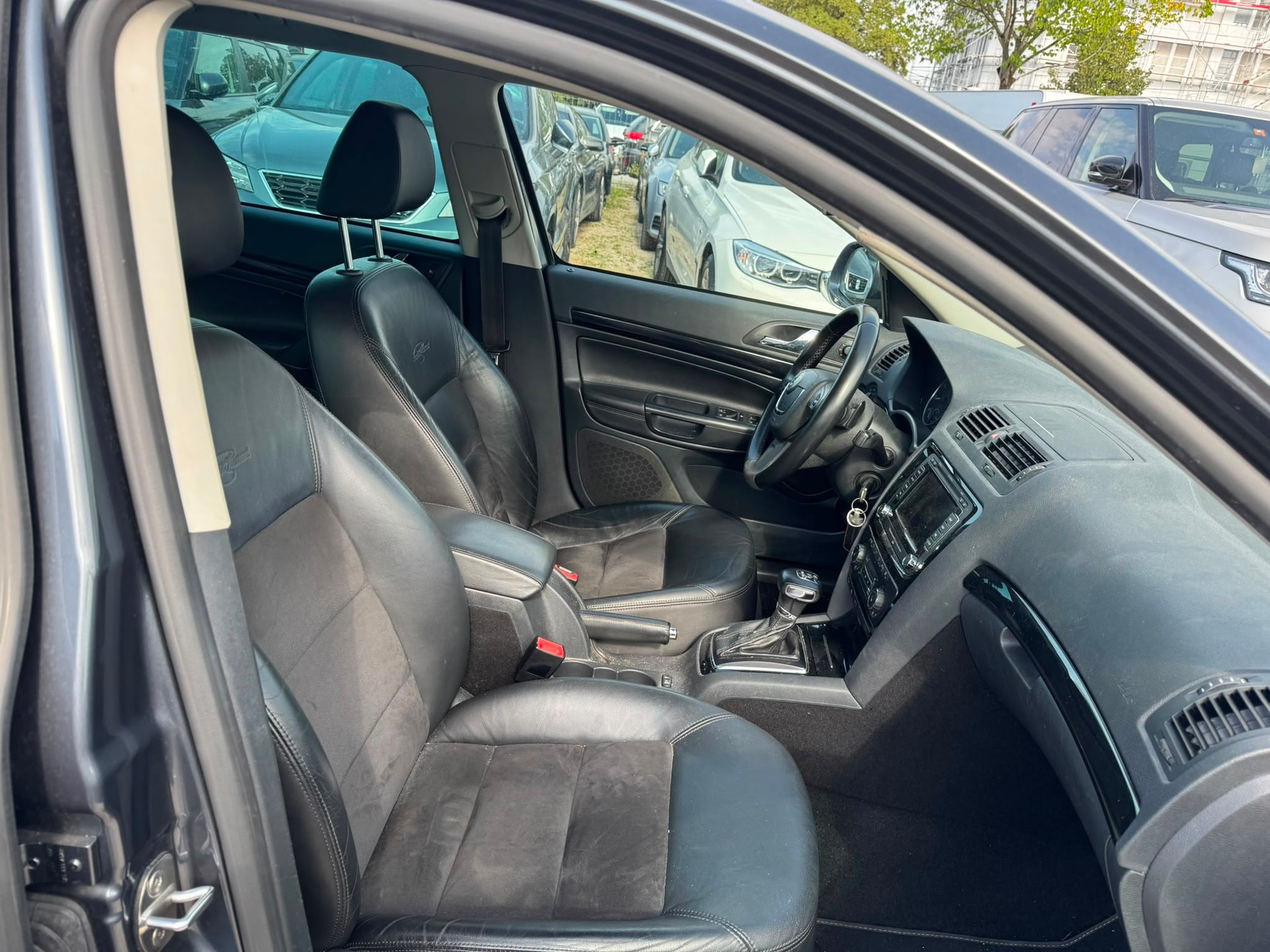 SKODA Octavia Combi 1.8 TSI Laurin & Klement DSG-image-8