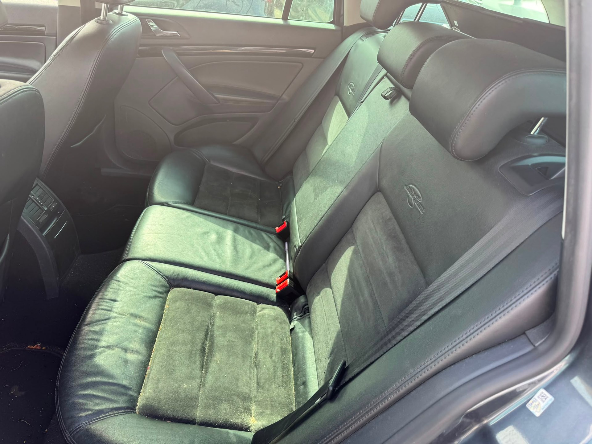 SKODA Octavia Combi 1.8 TSI Laurin & Klement DSG-image-12