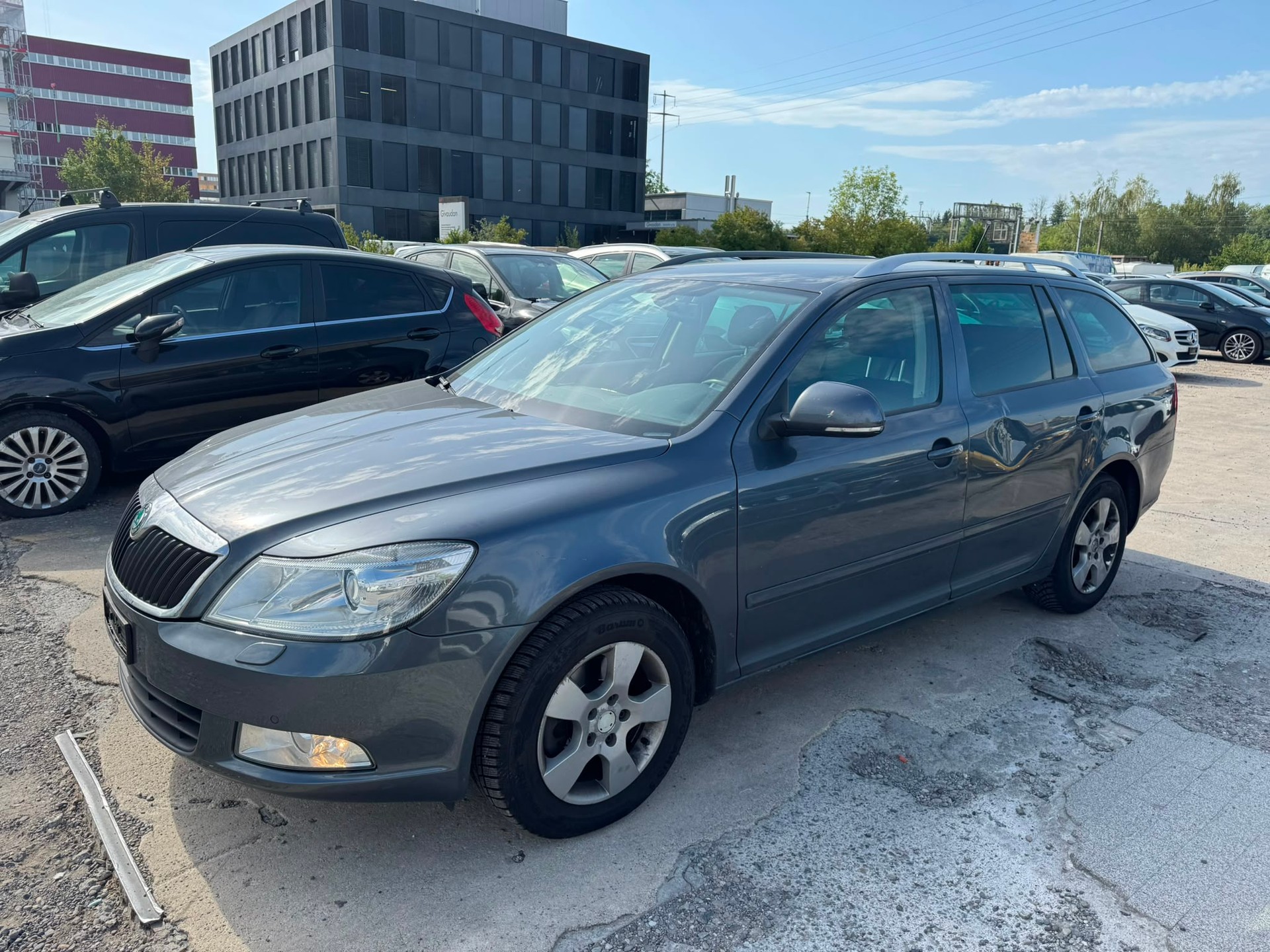 SKODA Octavia Combi 1.8 TSI Laurin & Klement DSG-image-1