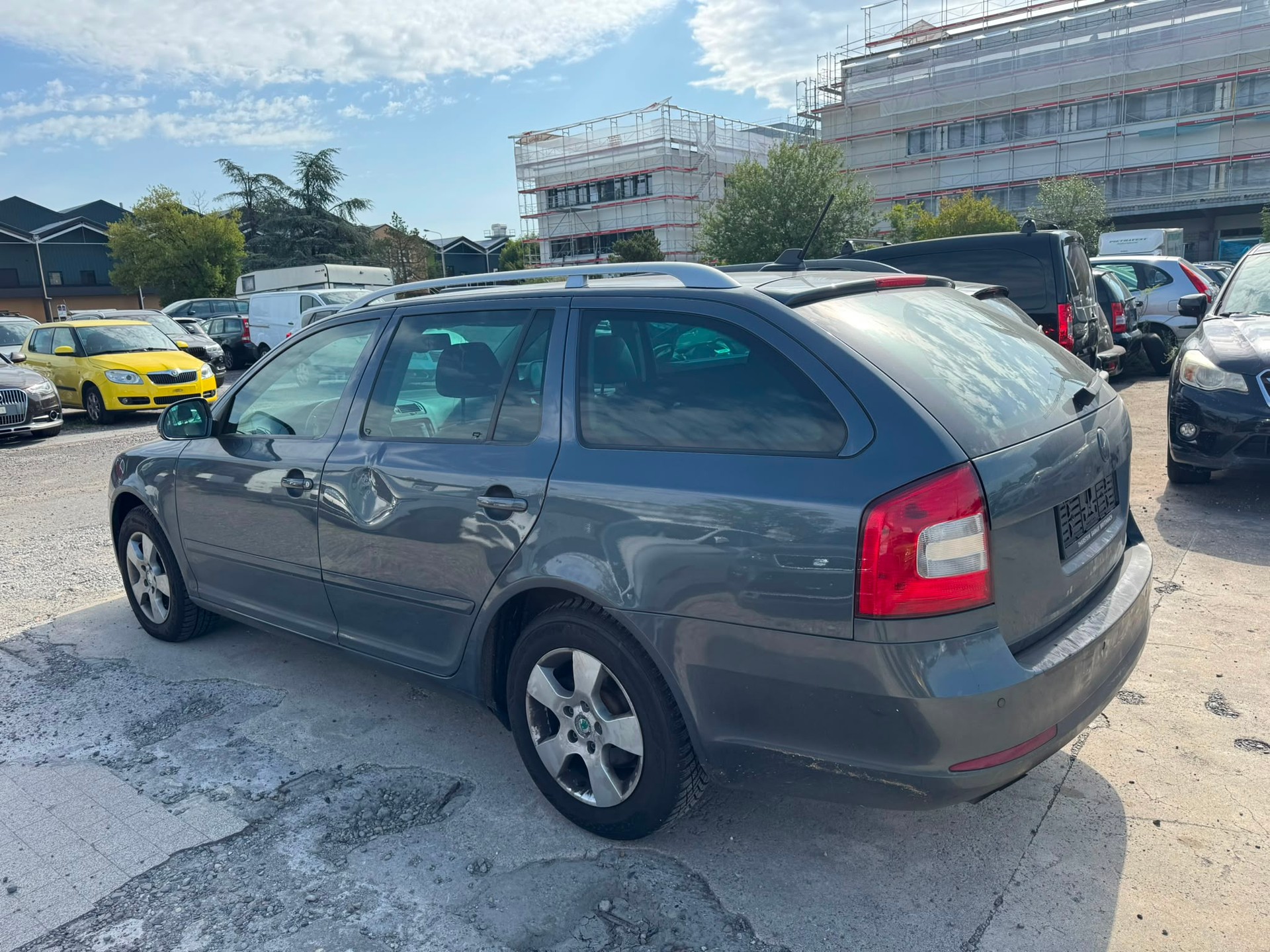SKODA Octavia Combi 1.8 TSI Laurin & Klement DSG-image-4