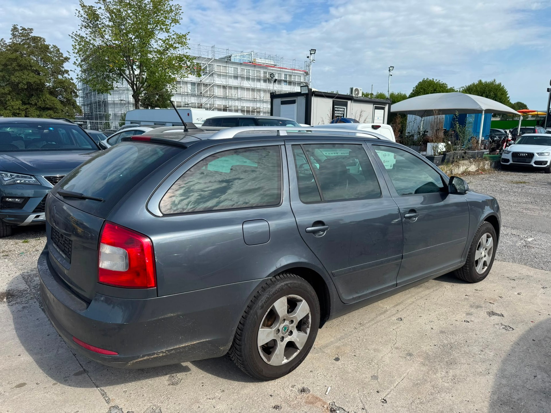 SKODA Octavia Combi 1.8 TSI Laurin & Klement DSG-image-3
