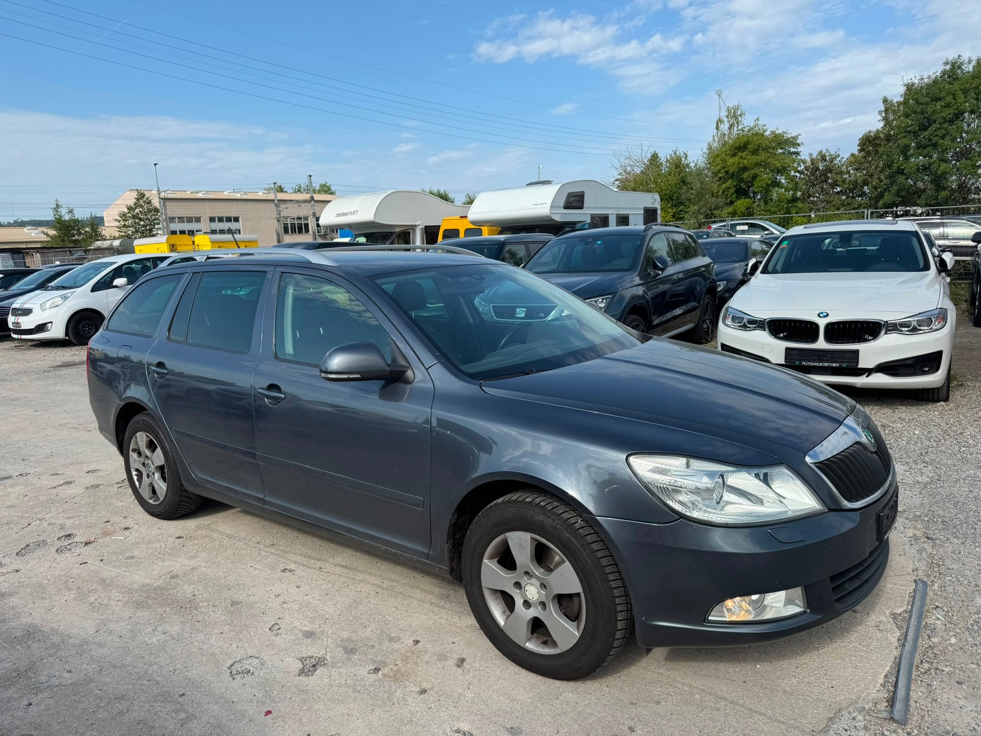 SKODA Octavia Combi 1.8 TSI Laurin & Klement DSG-image-2