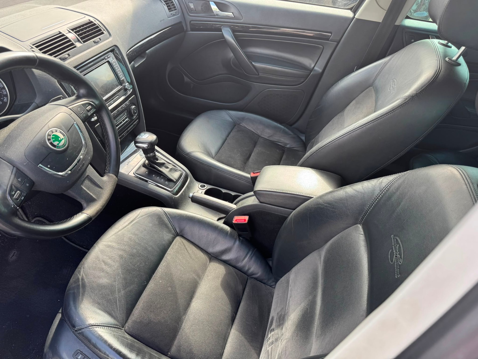 SKODA Octavia Combi 1.8 TSI Laurin & Klement DSG-image-10