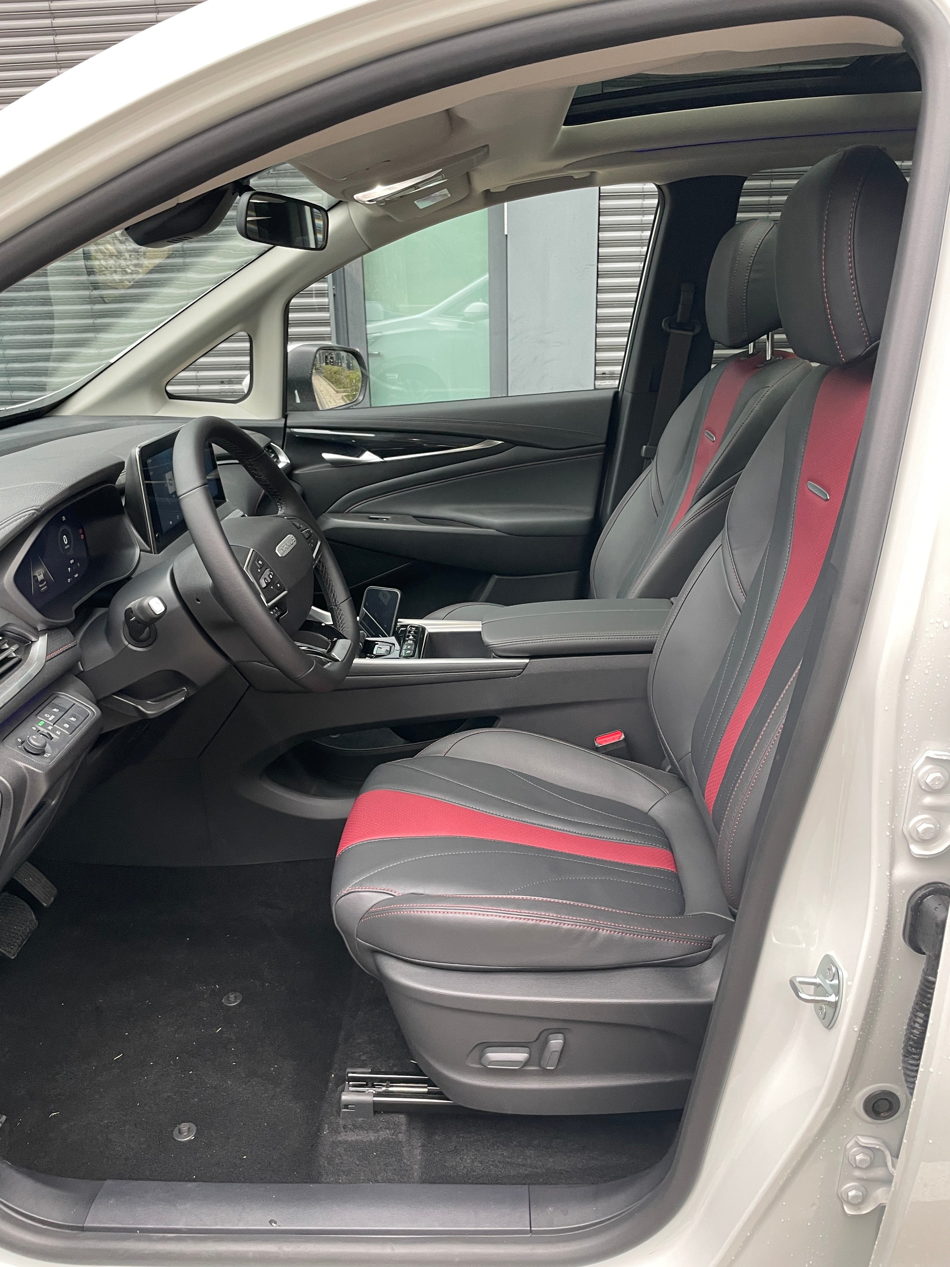 MAXUS eUniq 5 Grand Wagon 6-Sitzer 70kWh-image-10