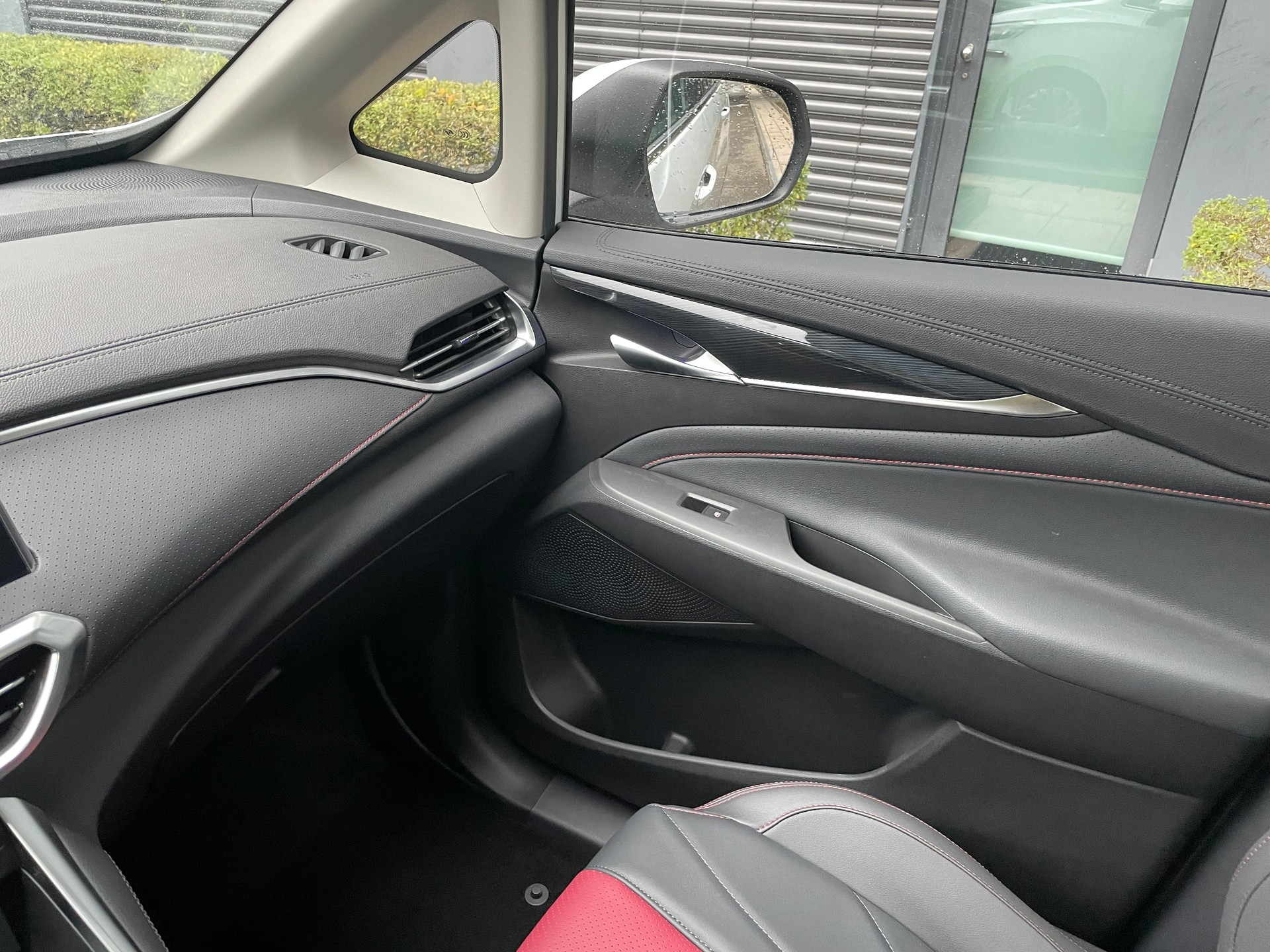MAXUS eUniq 5 Grand Wagon 6-Sitzer 70kWh-image-23
