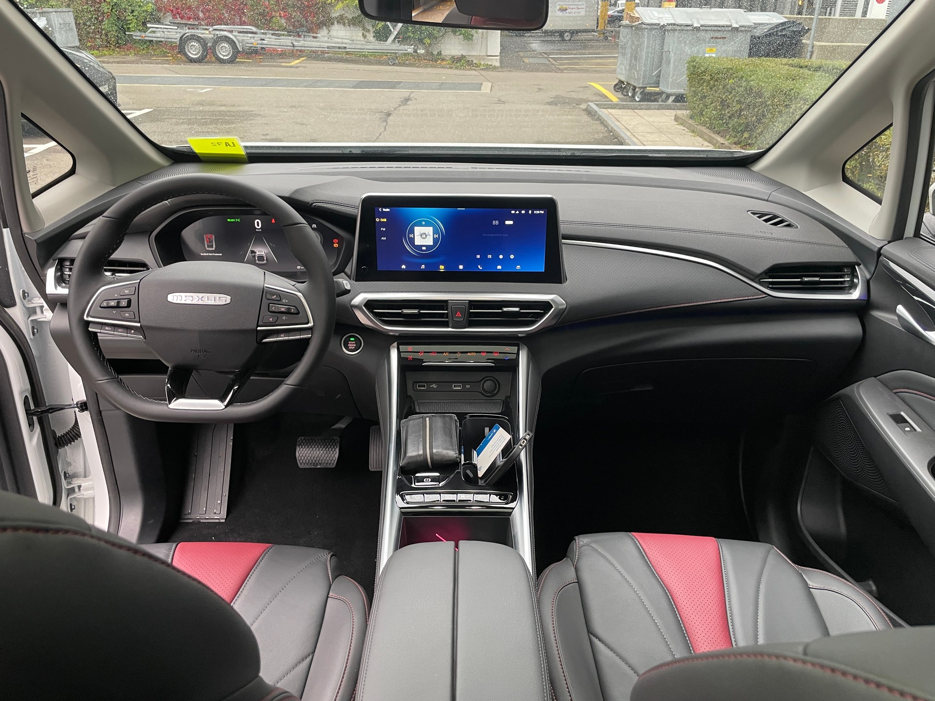 MAXUS eUniq 5 Grand Wagon 6-Sitzer 70kWh-image-17
