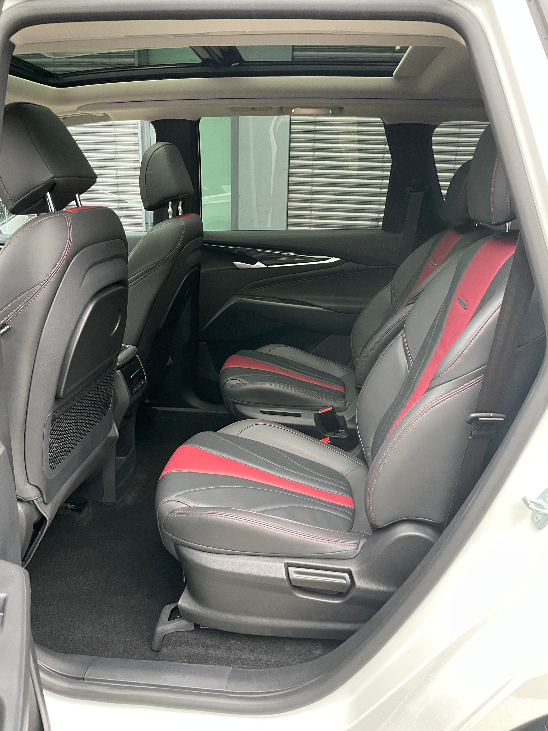 MAXUS eUniq 5 Grand Wagon 6-Sitzer 70kWh-image-13