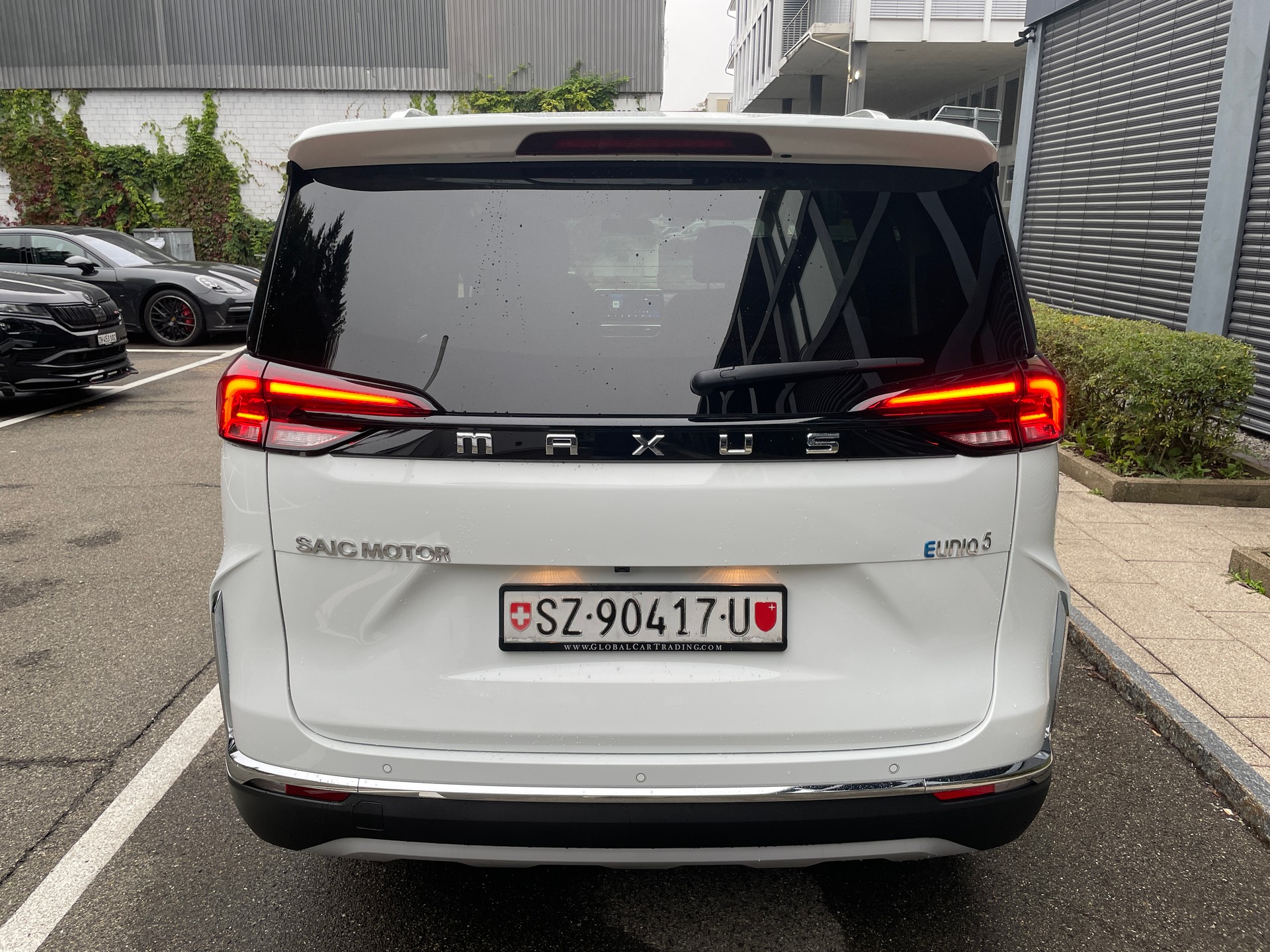 MAXUS eUniq 5 Grand Wagon 6-Sitzer 70kWh-image-4