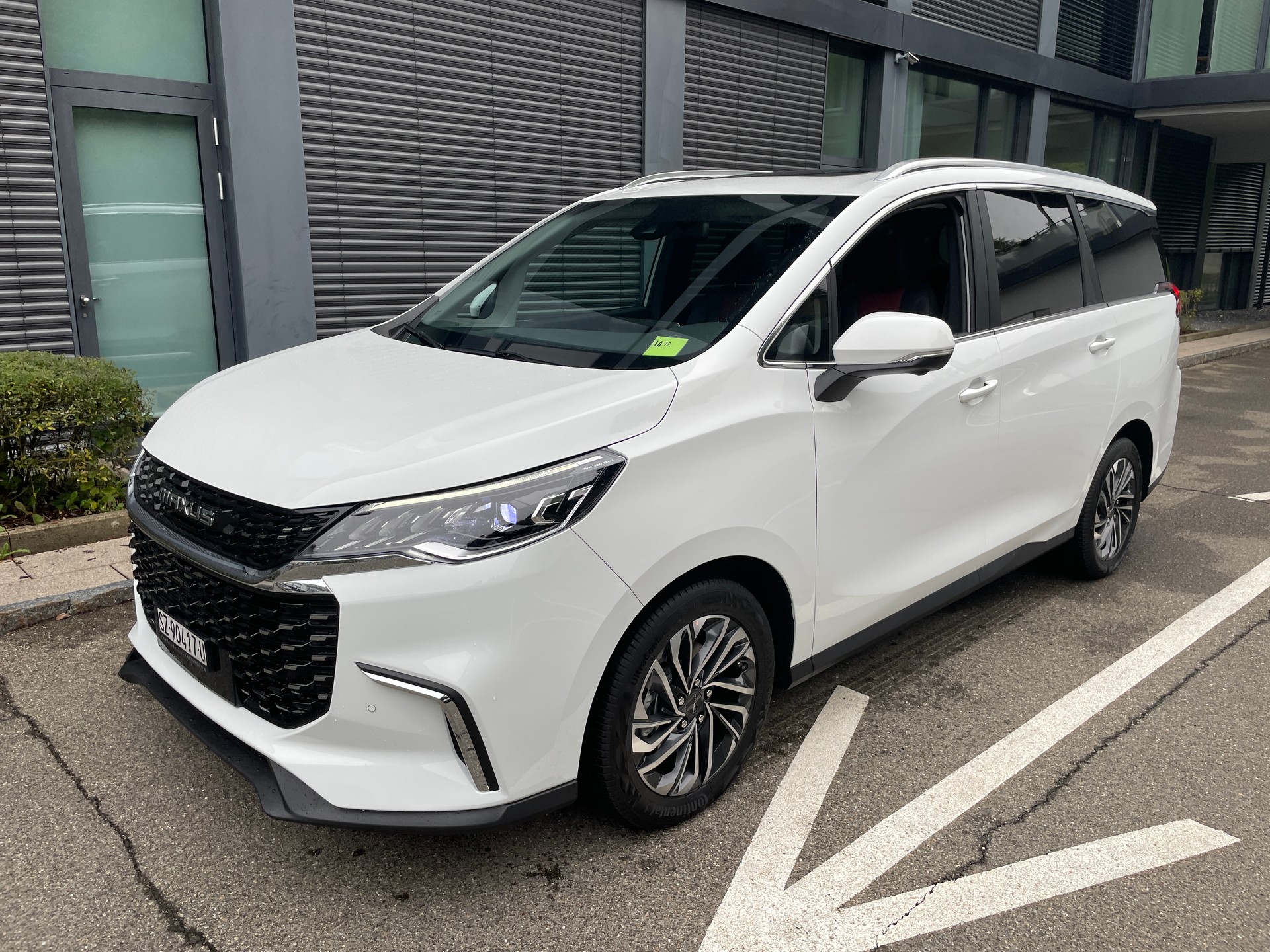 MAXUS eUniq 5 Grand Wagon 6-Sitzer 70kWh-image-0