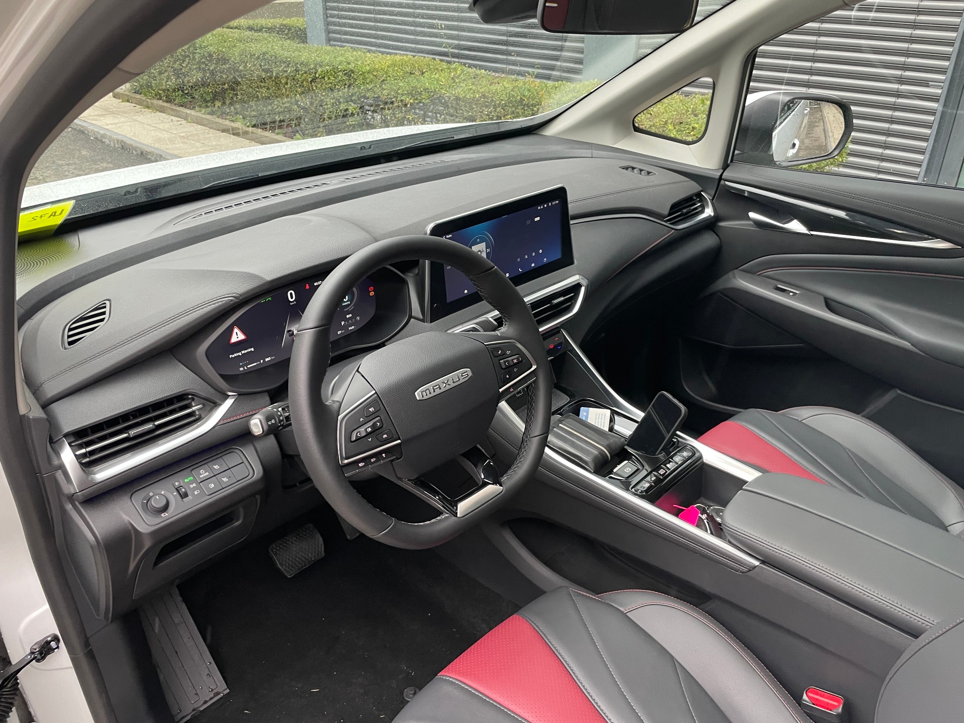 MAXUS eUniq 5 Grand Wagon 6-Sitzer 70kWh-image-8