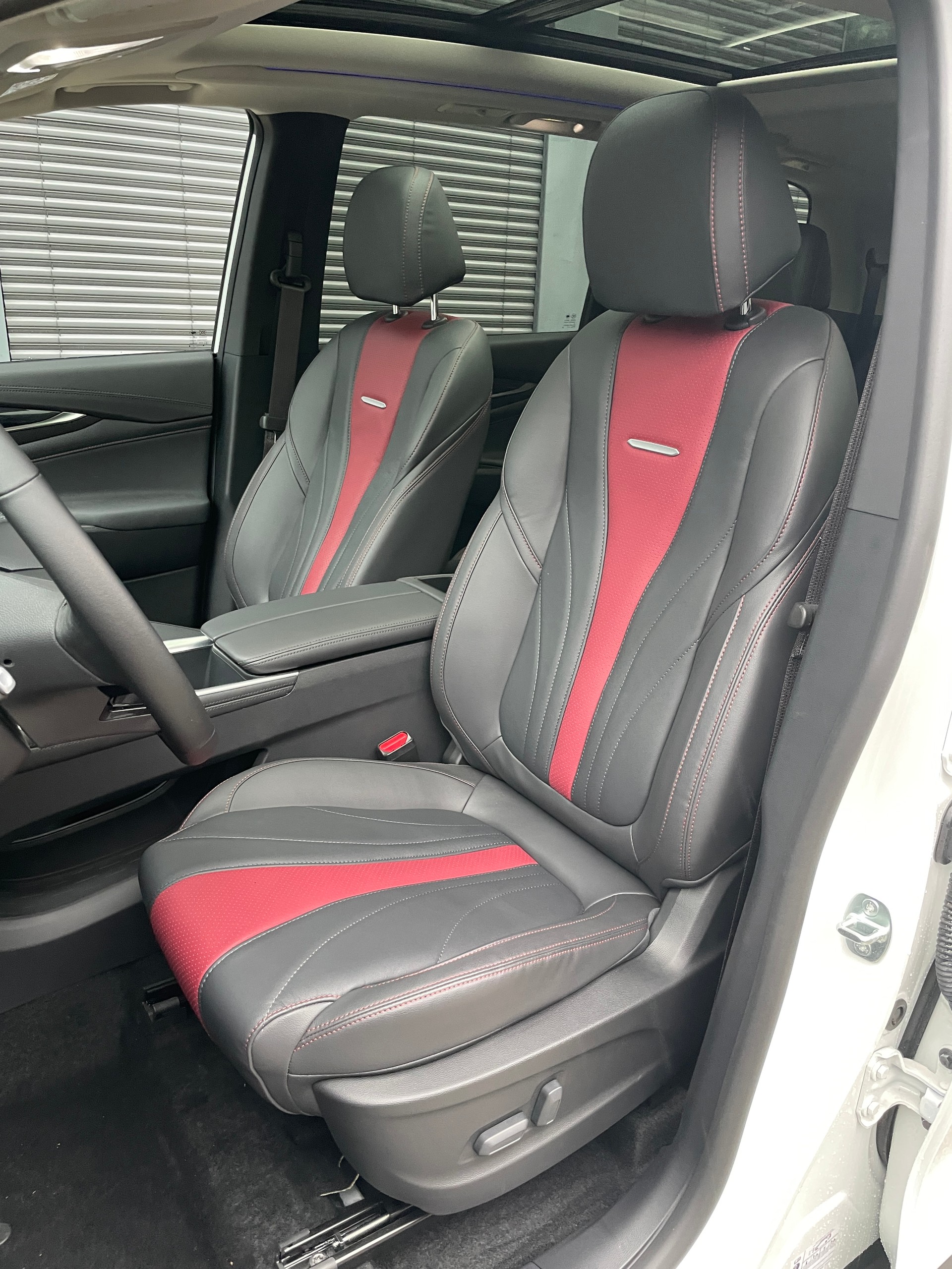 MAXUS eUniq 5 Grand Wagon 6-Sitzer 70kWh-image-11