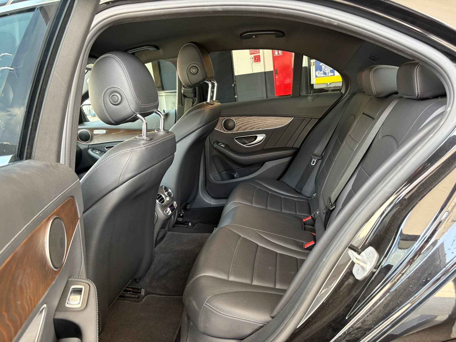 MERCEDES-BENZ C 400 AMG Line 4Matic-image-14