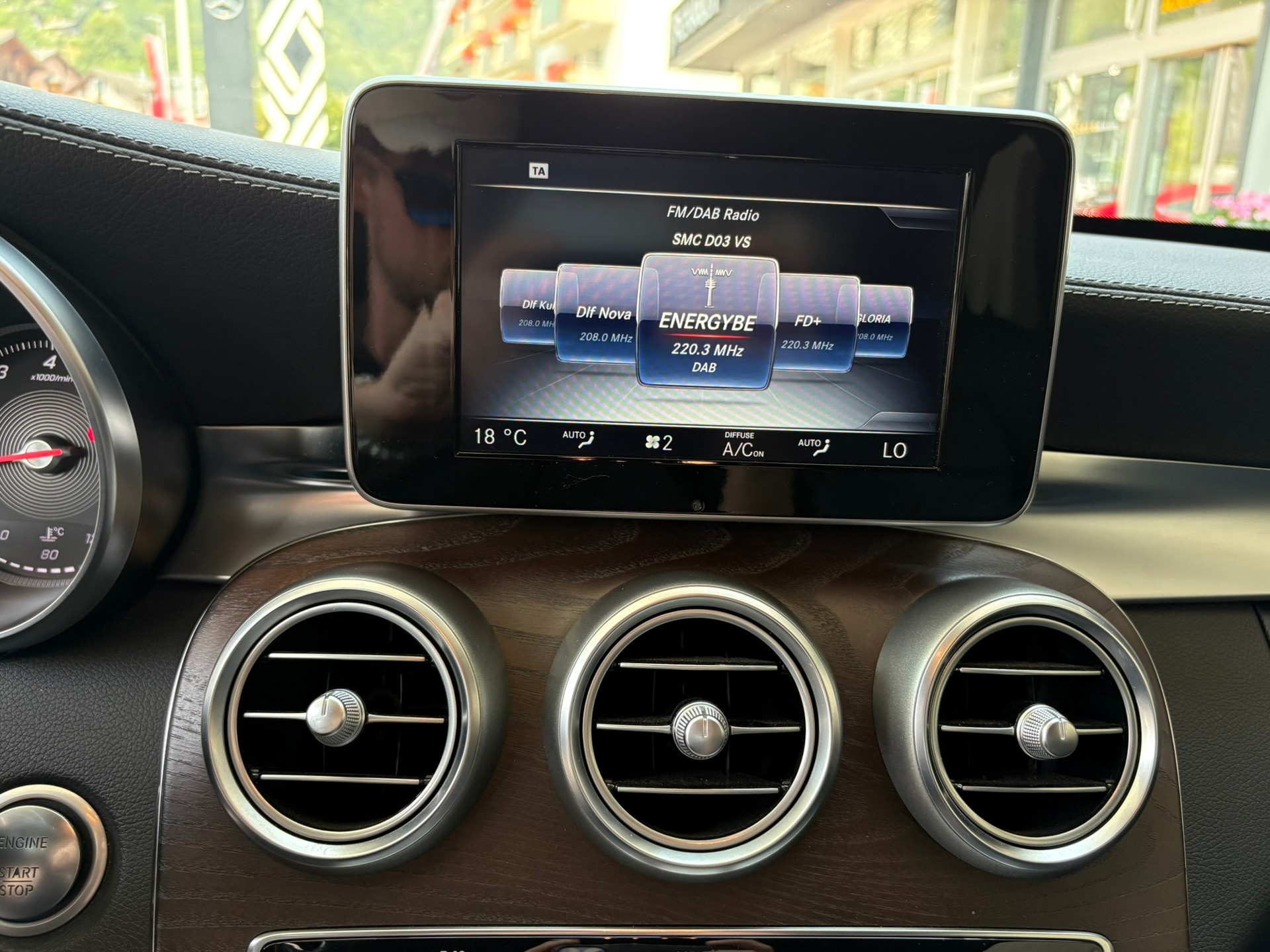 MERCEDES-BENZ C 400 AMG Line 4Matic-image-12