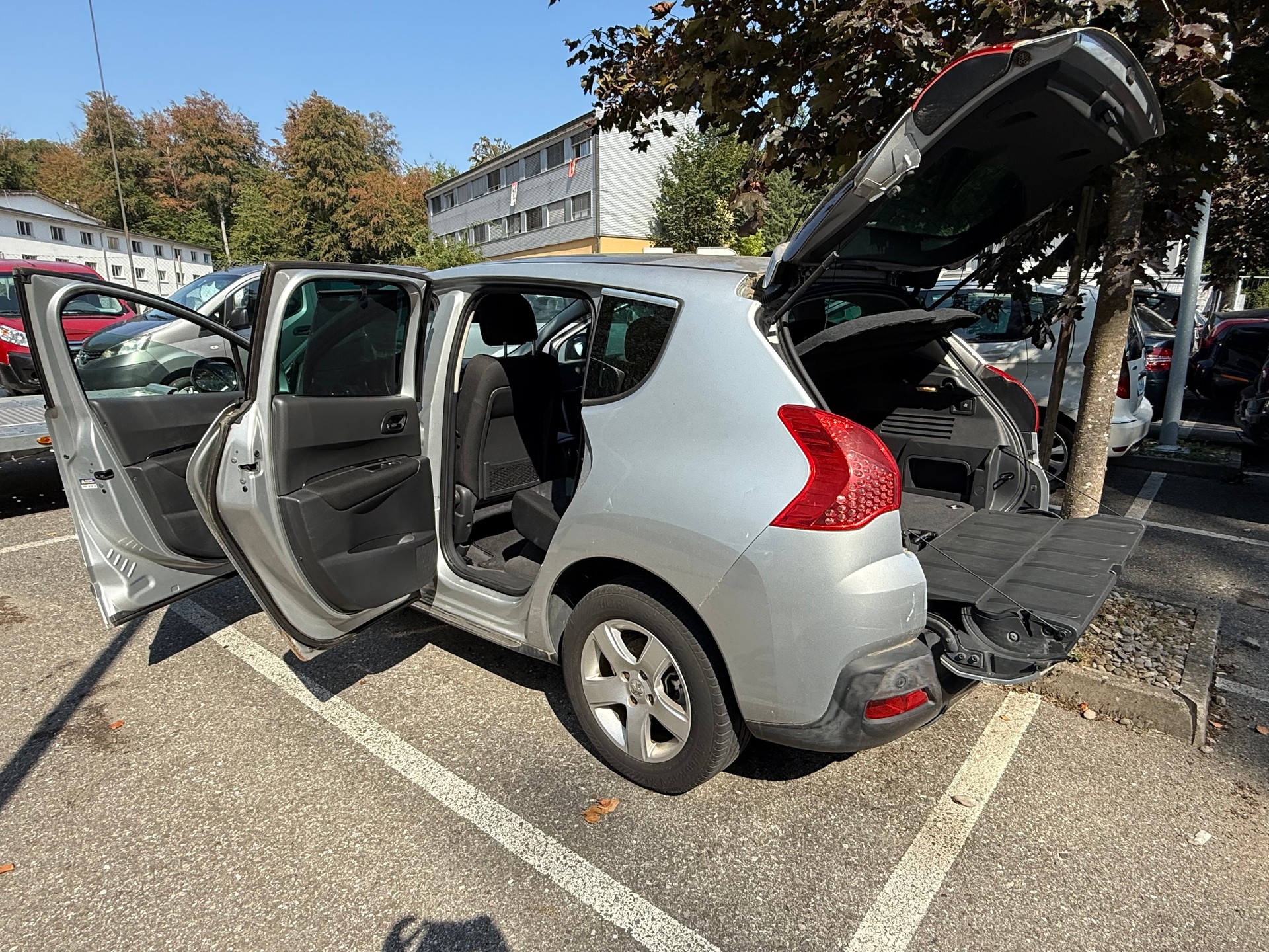 PEUGEOT 3008 1.6 16V T Sport Pack-image-3