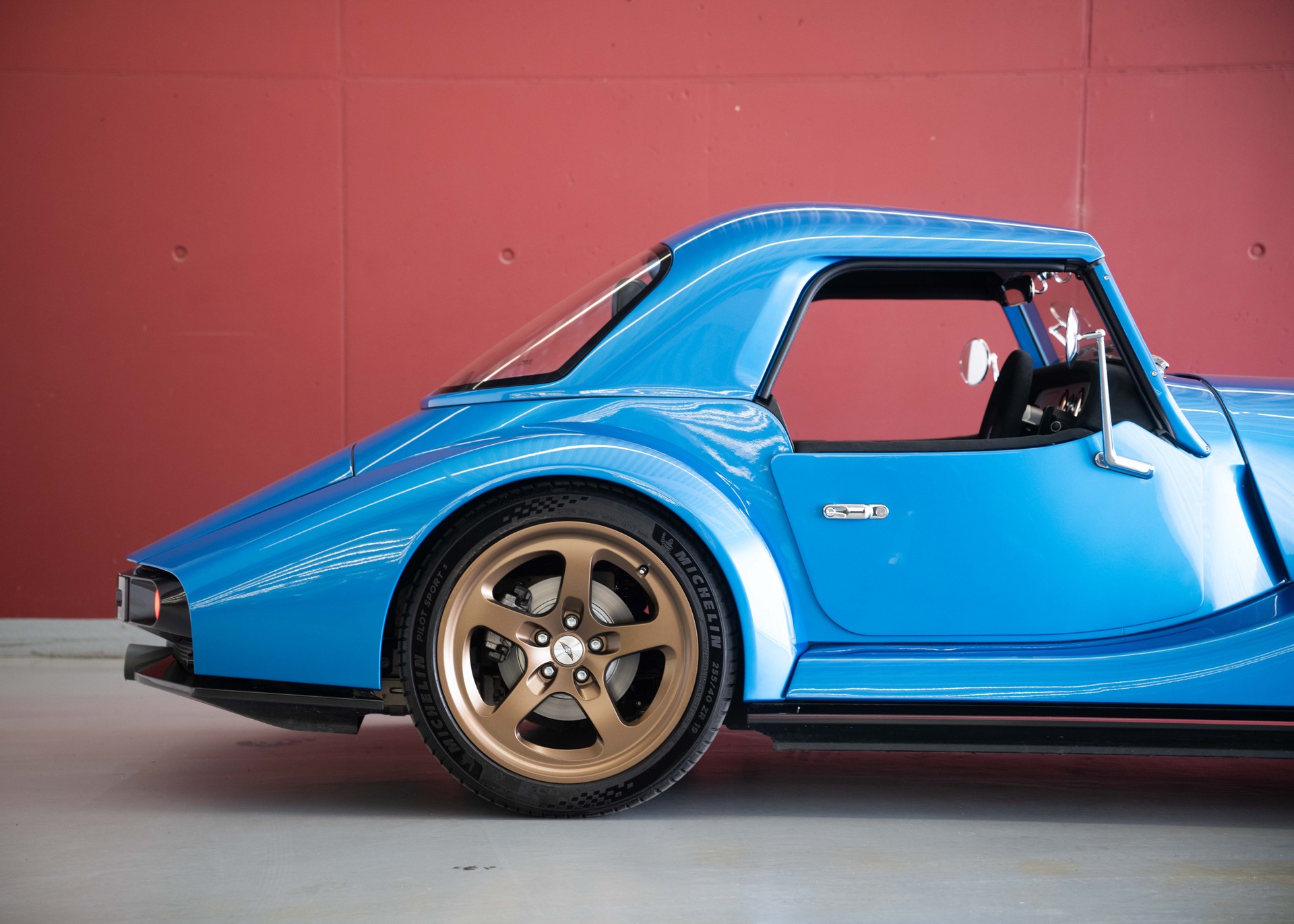MORGAN Supersport 400 (New Swiss car, not registered, special paint, 30-month factory warranty)-image-5
