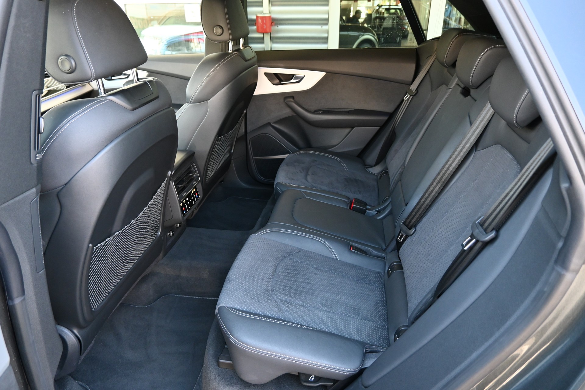 AUDI Q8 55 TFSI 3.0 V6 S-Line quattro tiptronic + AHK 3500kg-image-12